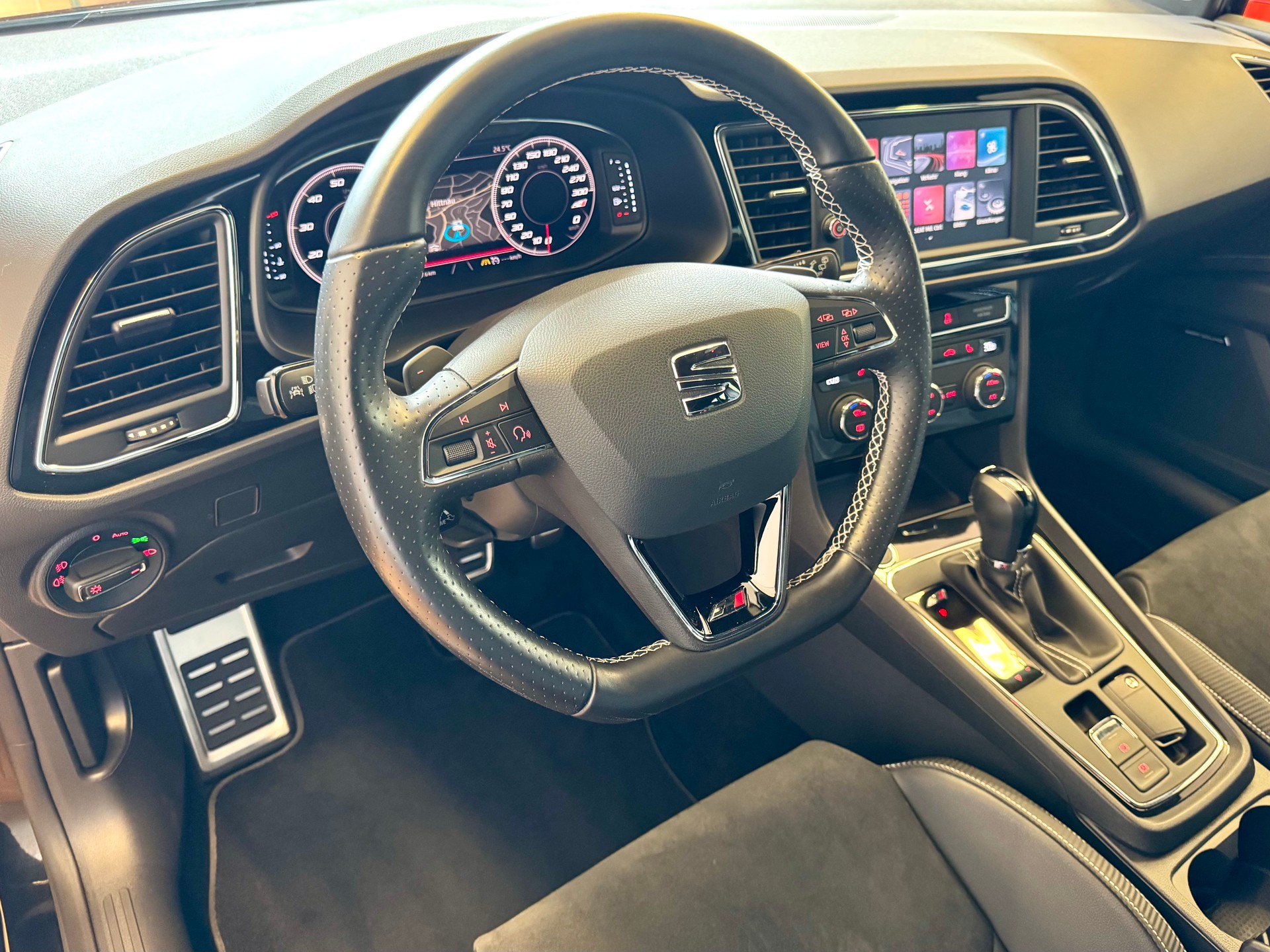 SEAT Leon 2.0 TSI Cupra 300 DSG-image-16