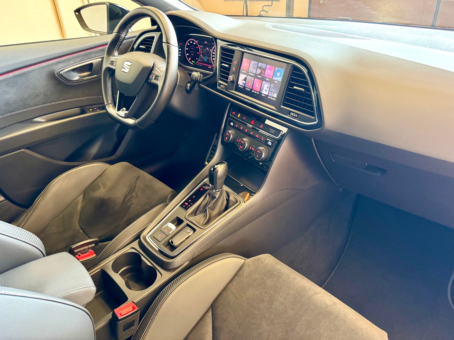 SEAT Leon 2.0 TSI Cupra 300 DSG-image-22