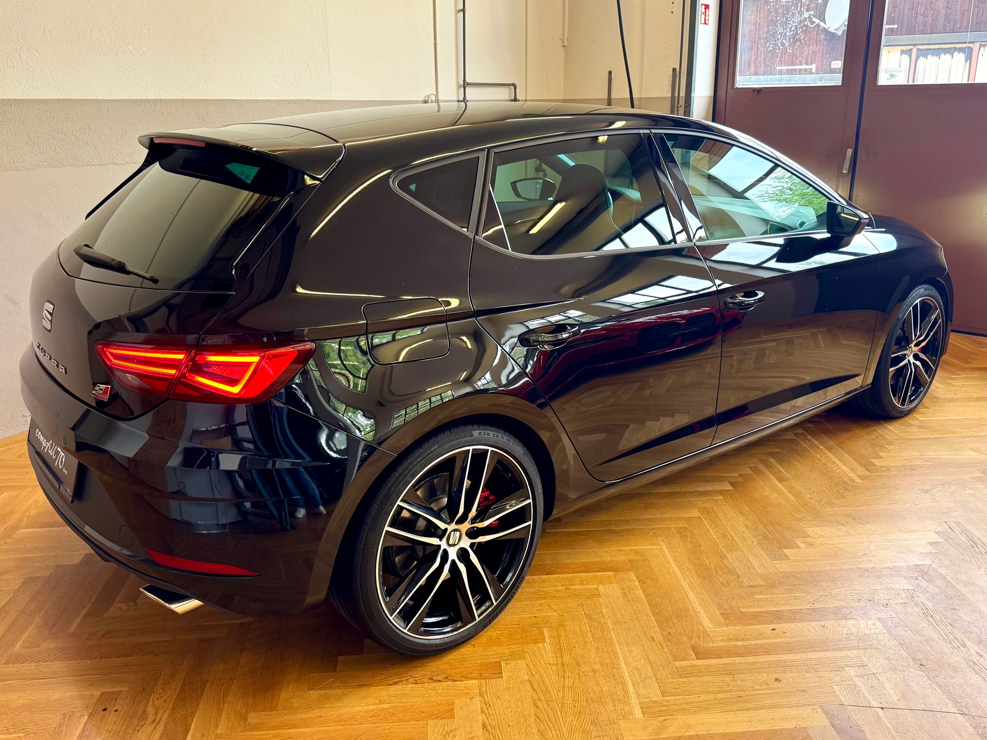 SEAT Leon 2.0 TSI Cupra 300 DSG-image-6