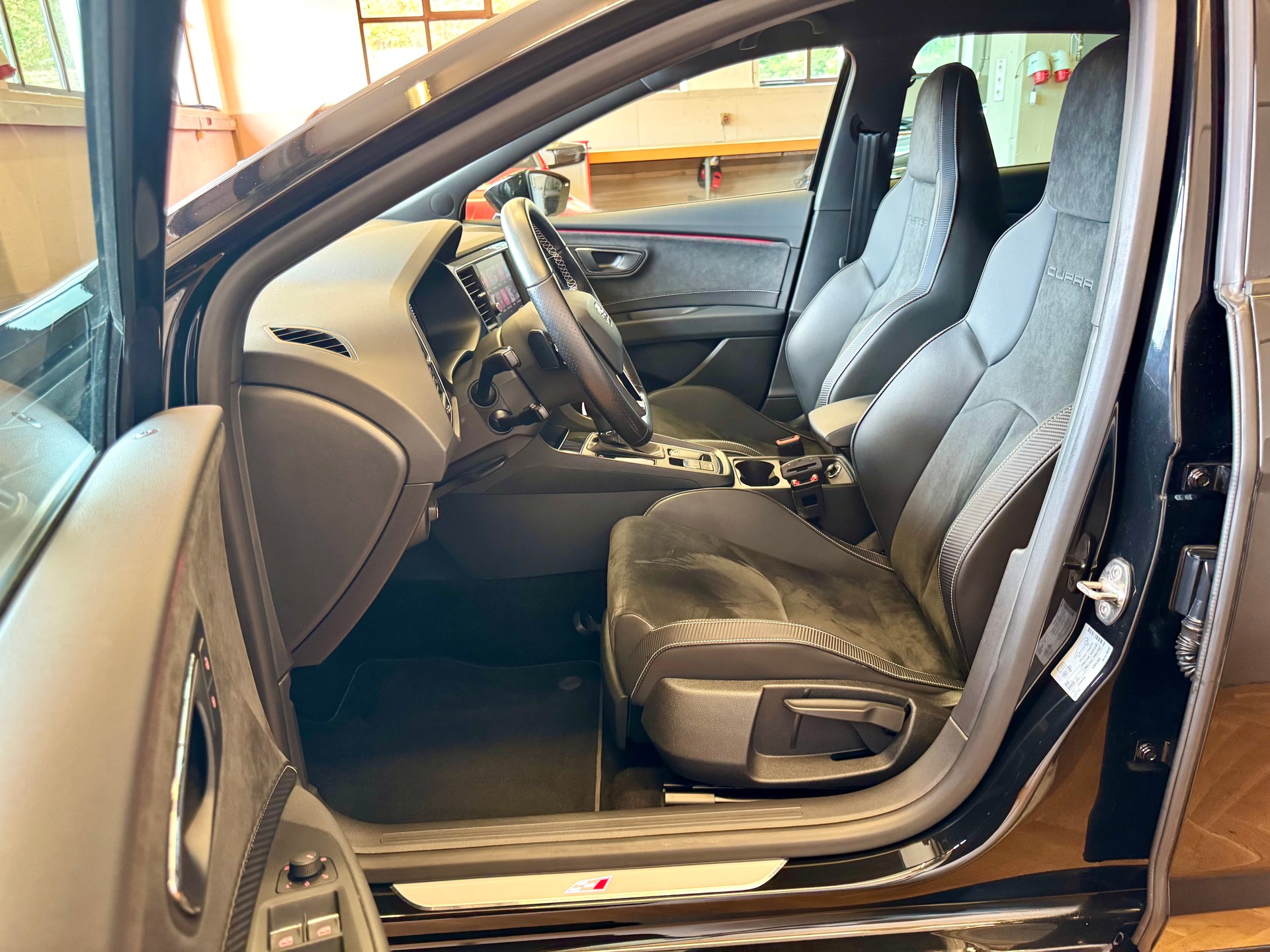 SEAT Leon 2.0 TSI Cupra 300 DSG-image-15