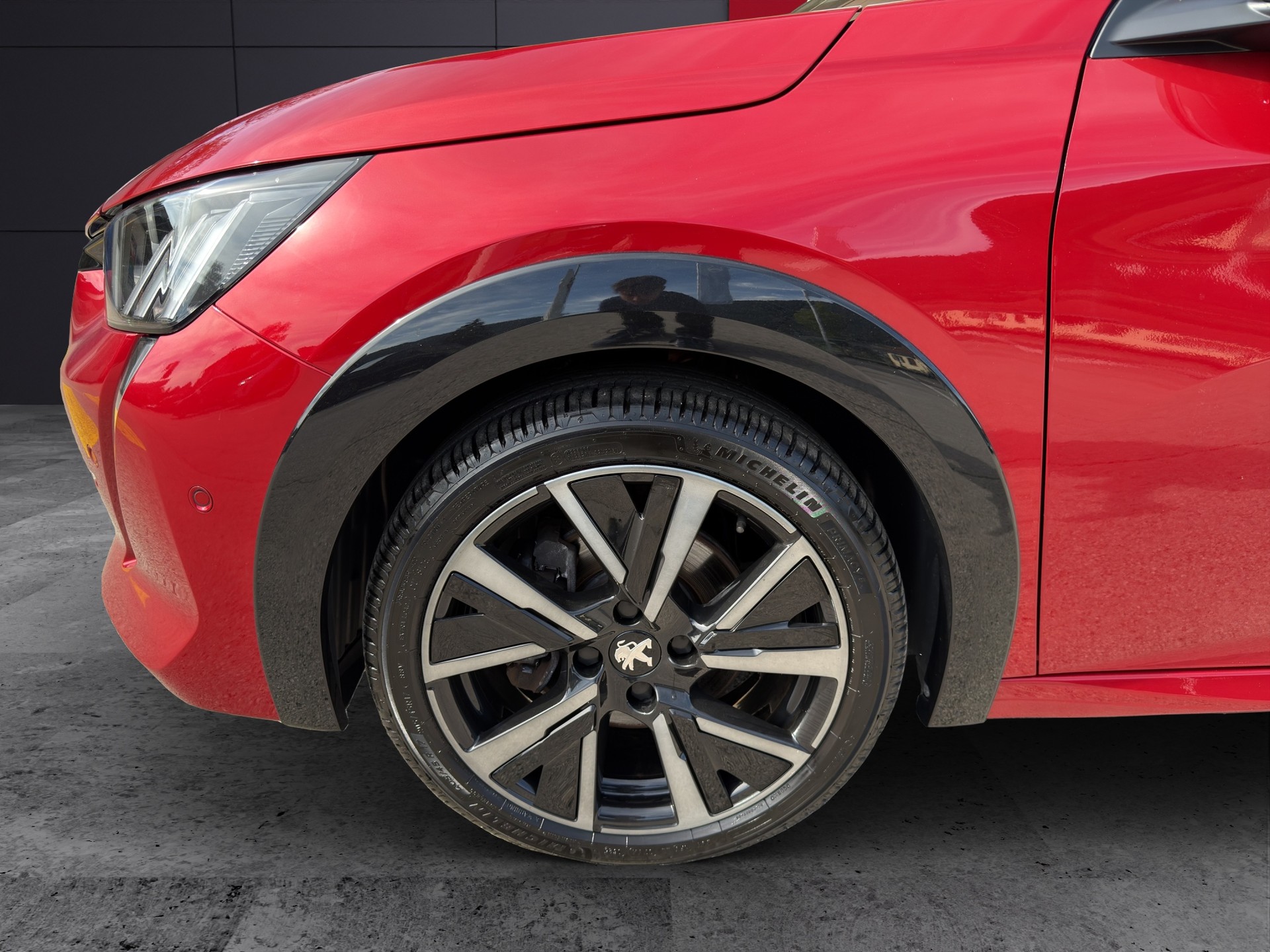 PEUGEOT 208 1.2 GT Pack-image-4