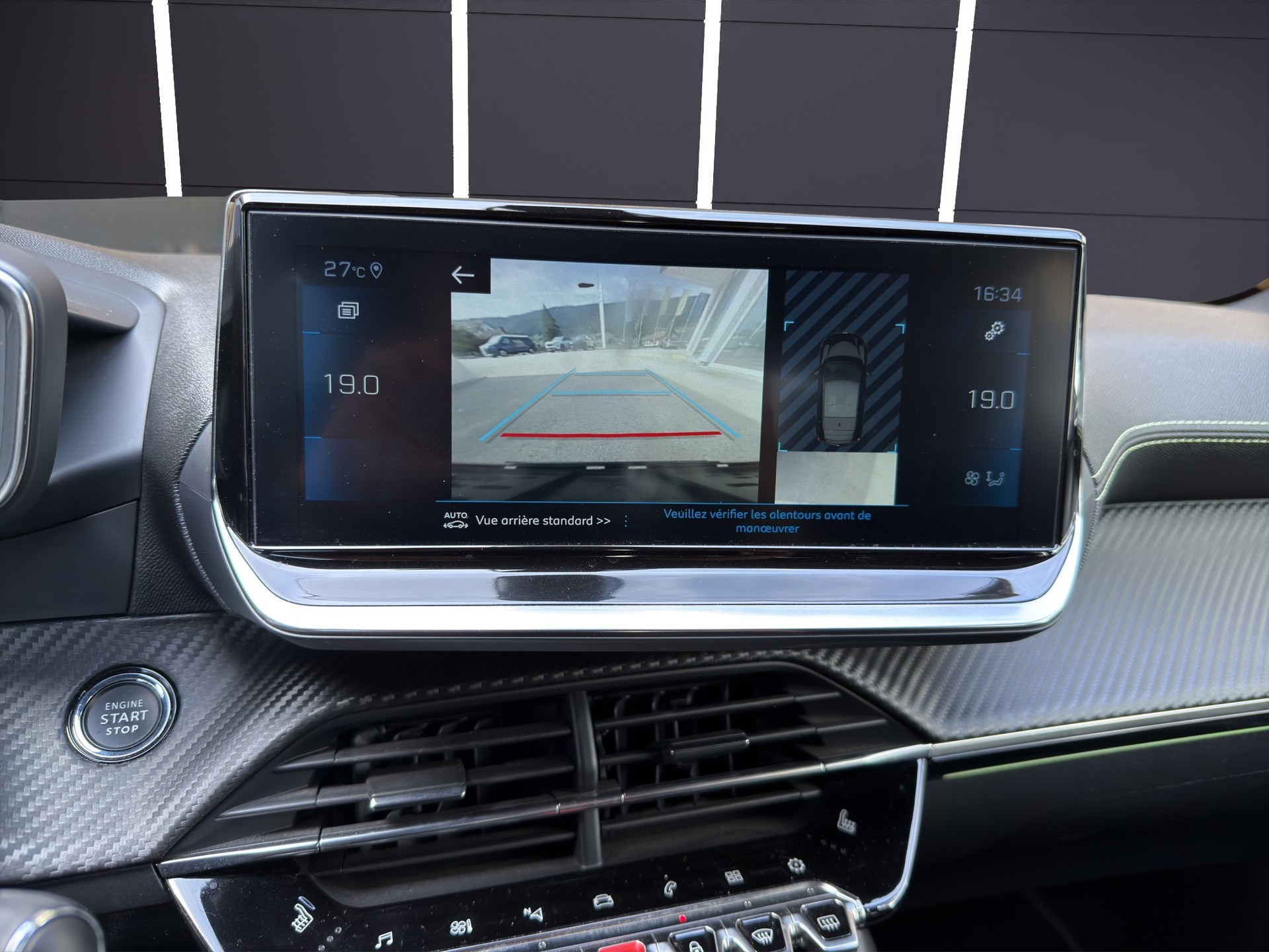 PEUGEOT 208 1.2 GT Pack-image-9