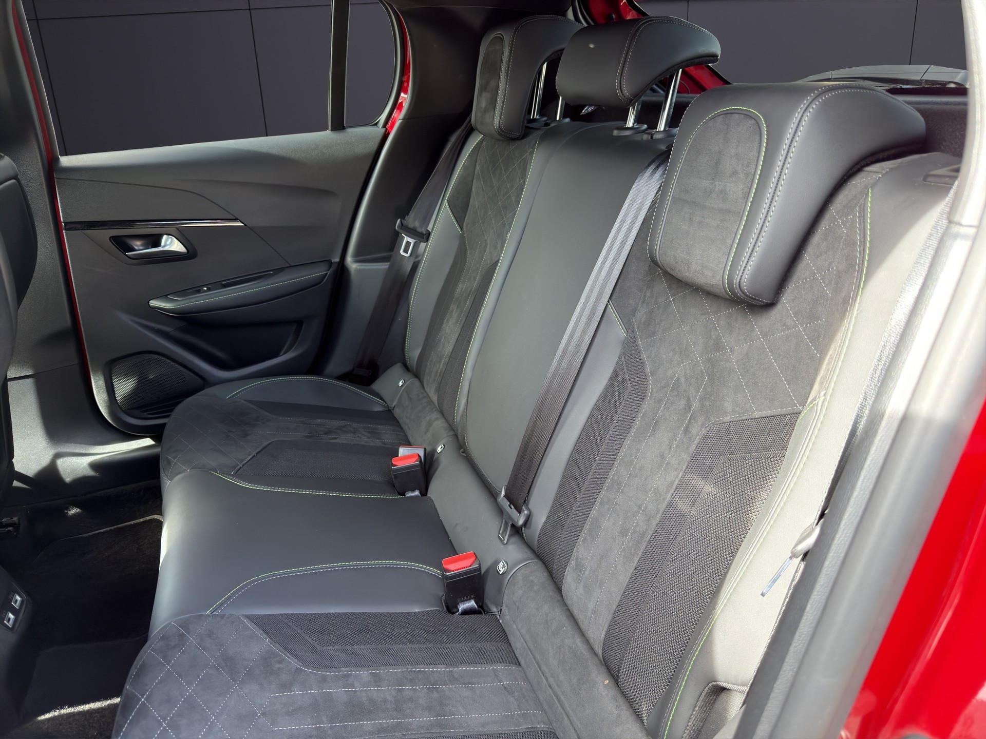 PEUGEOT 208 1.2 GT Pack-image-6
