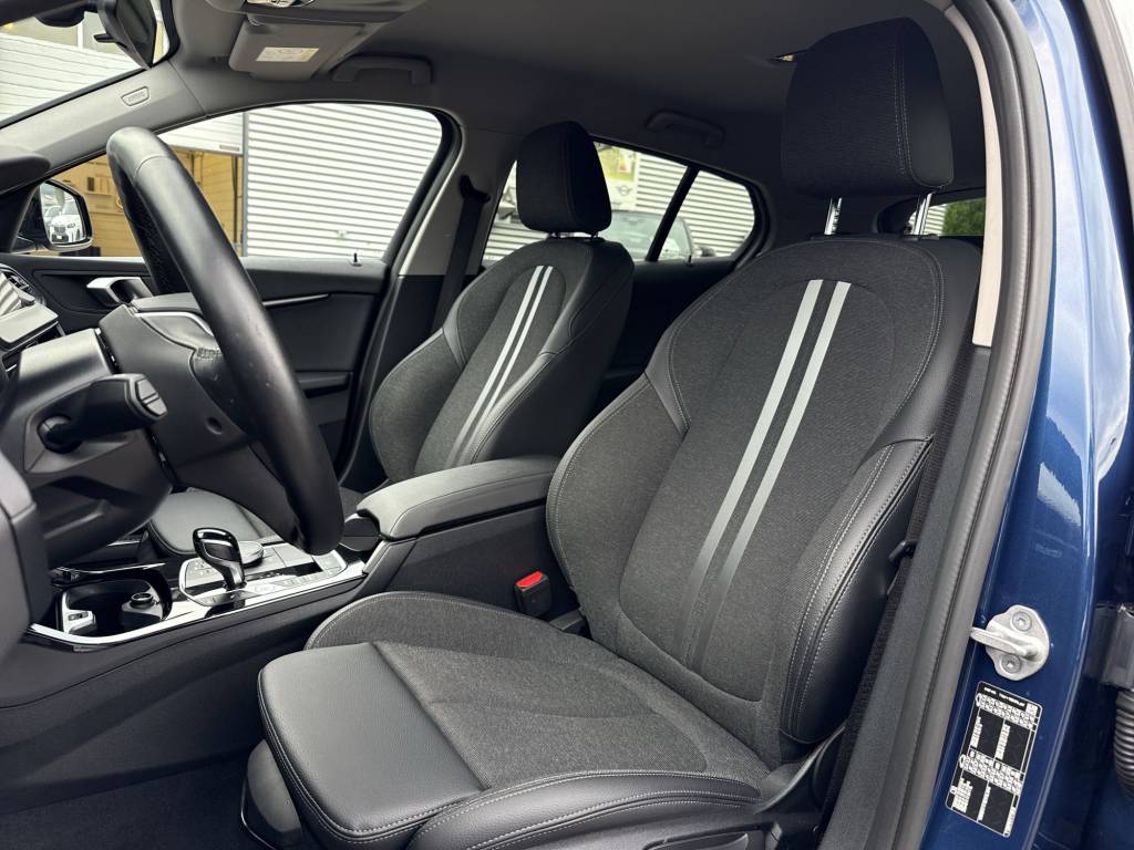 BMW 118i Sport Line Steptronic-image-10