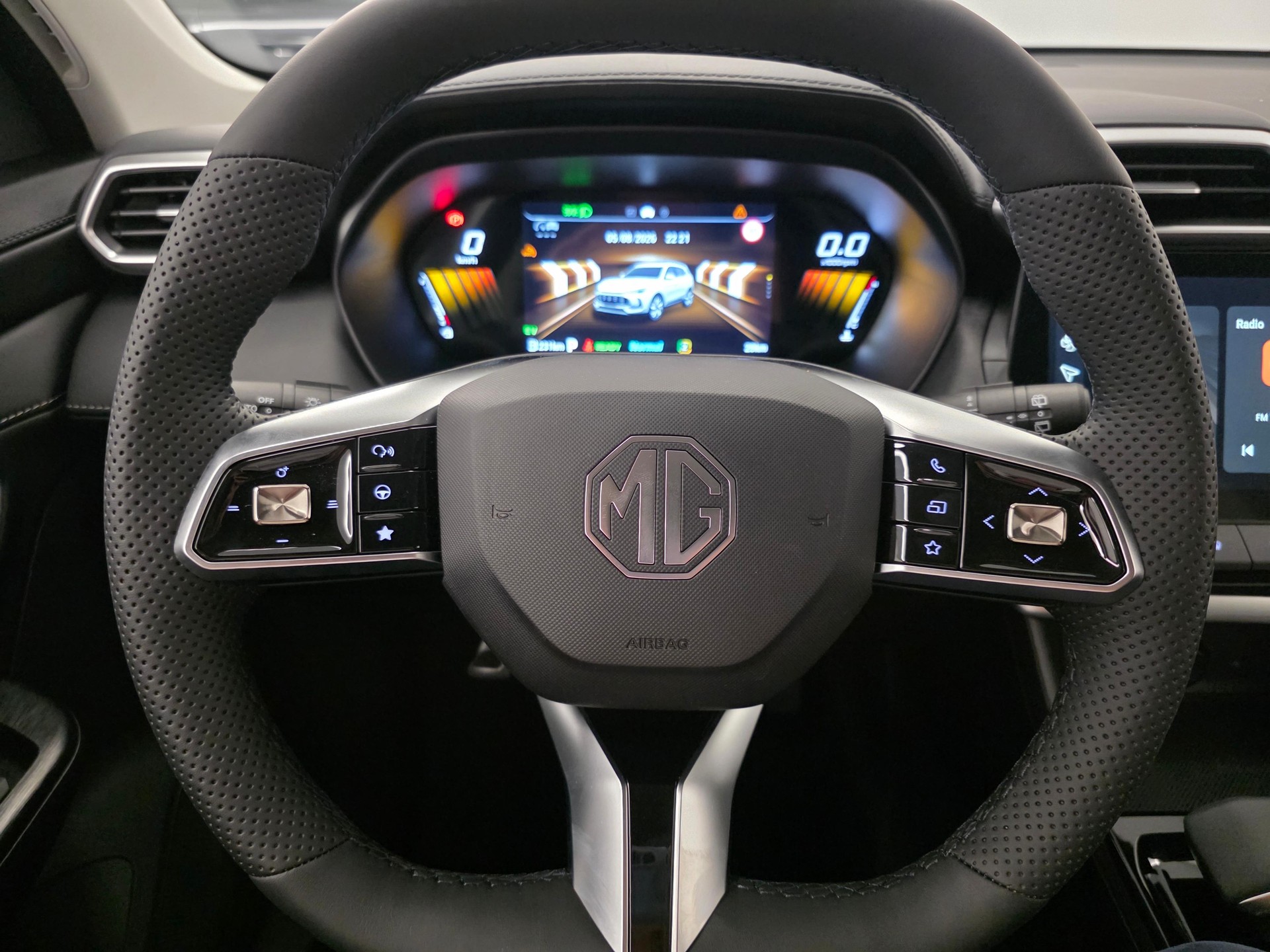 MG ZS 1.5 Hybrid+ Luxury-image-17