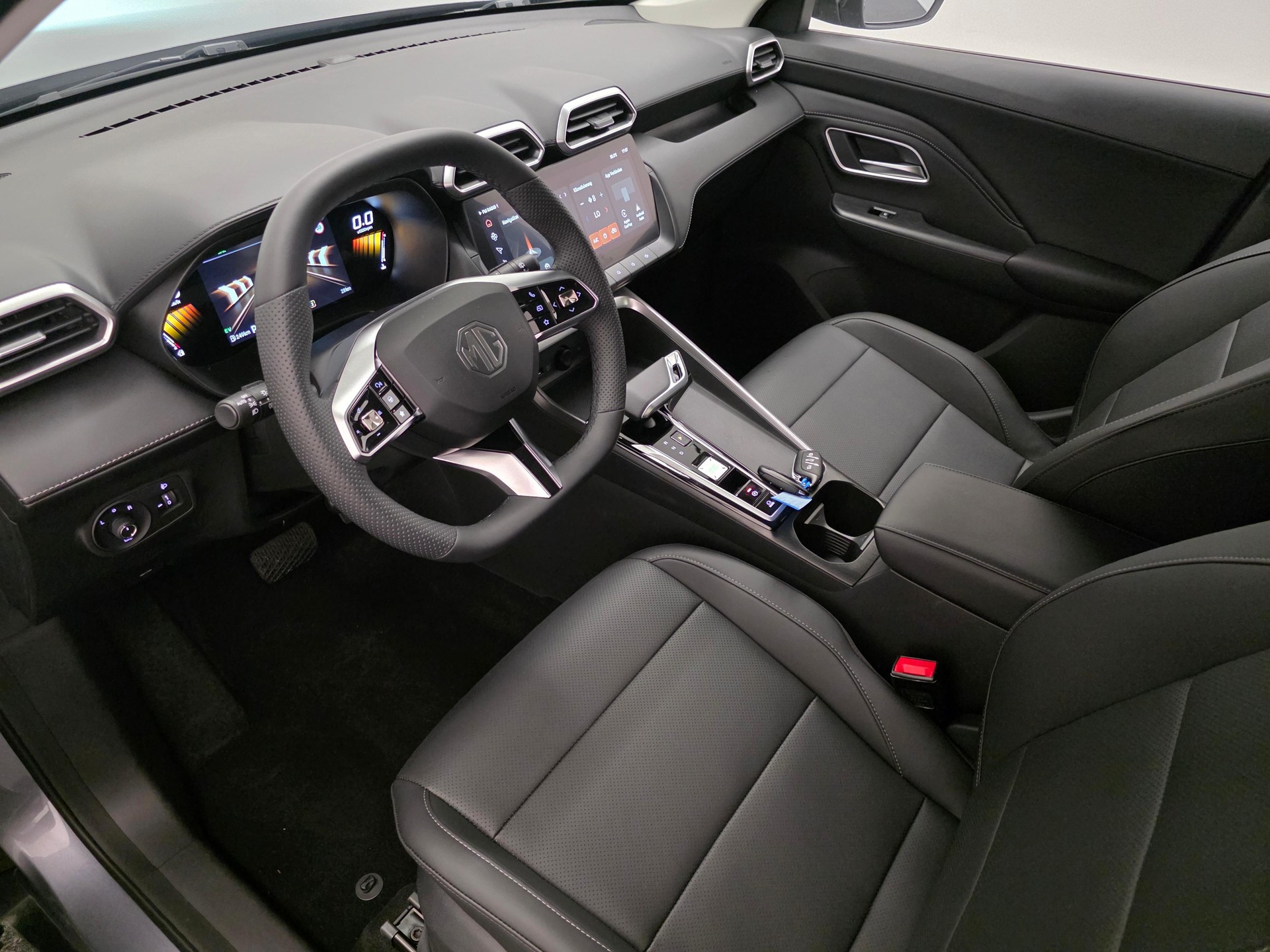 MG ZS 1.5 Hybrid+ Luxury-image-9