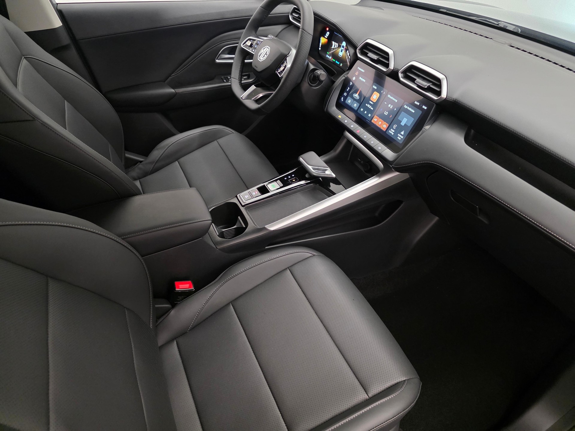MG ZS 1.5 Hybrid+ Luxury-image-10