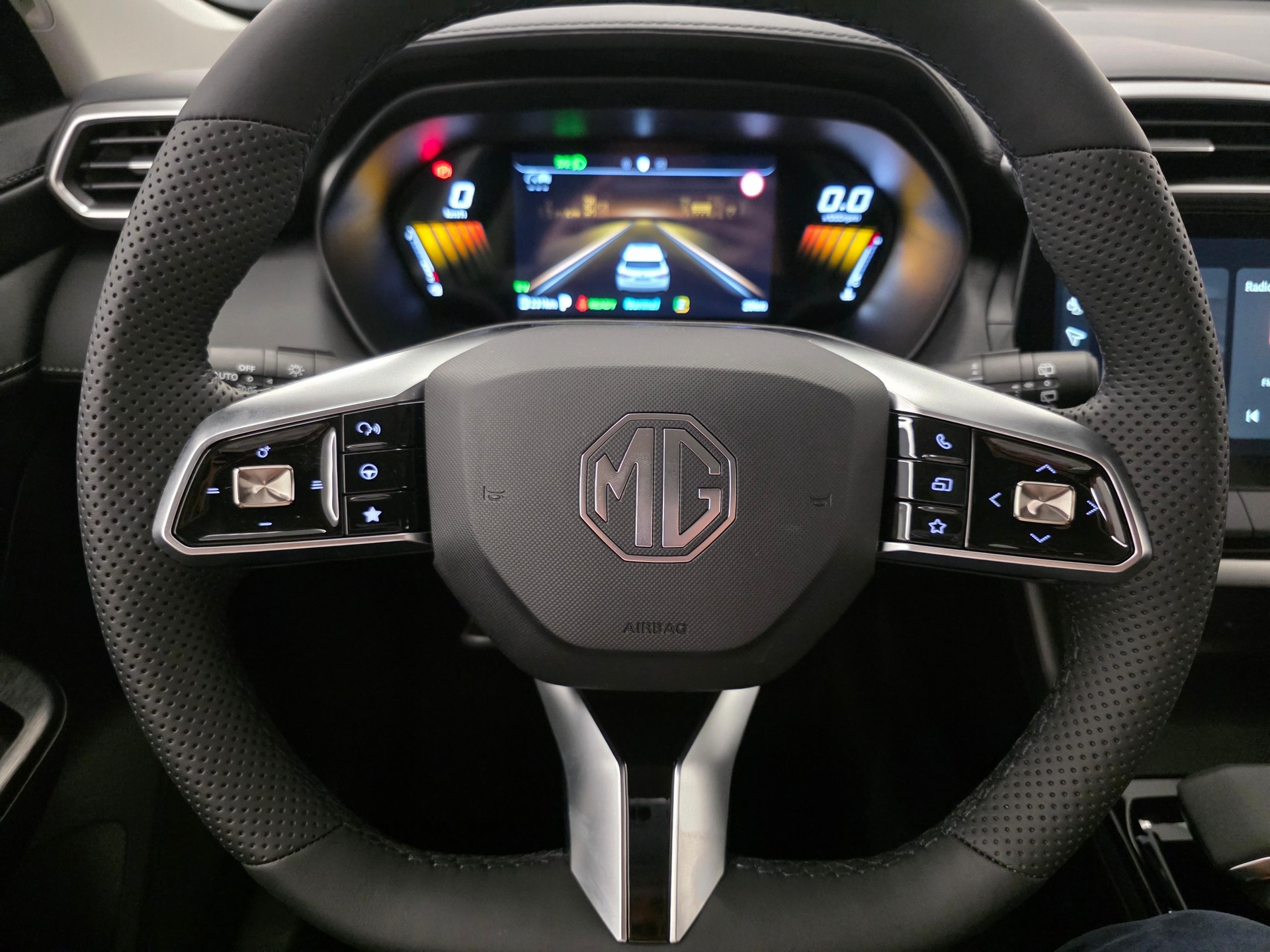MG ZS 1.5 Hybrid+ Luxury-image-18