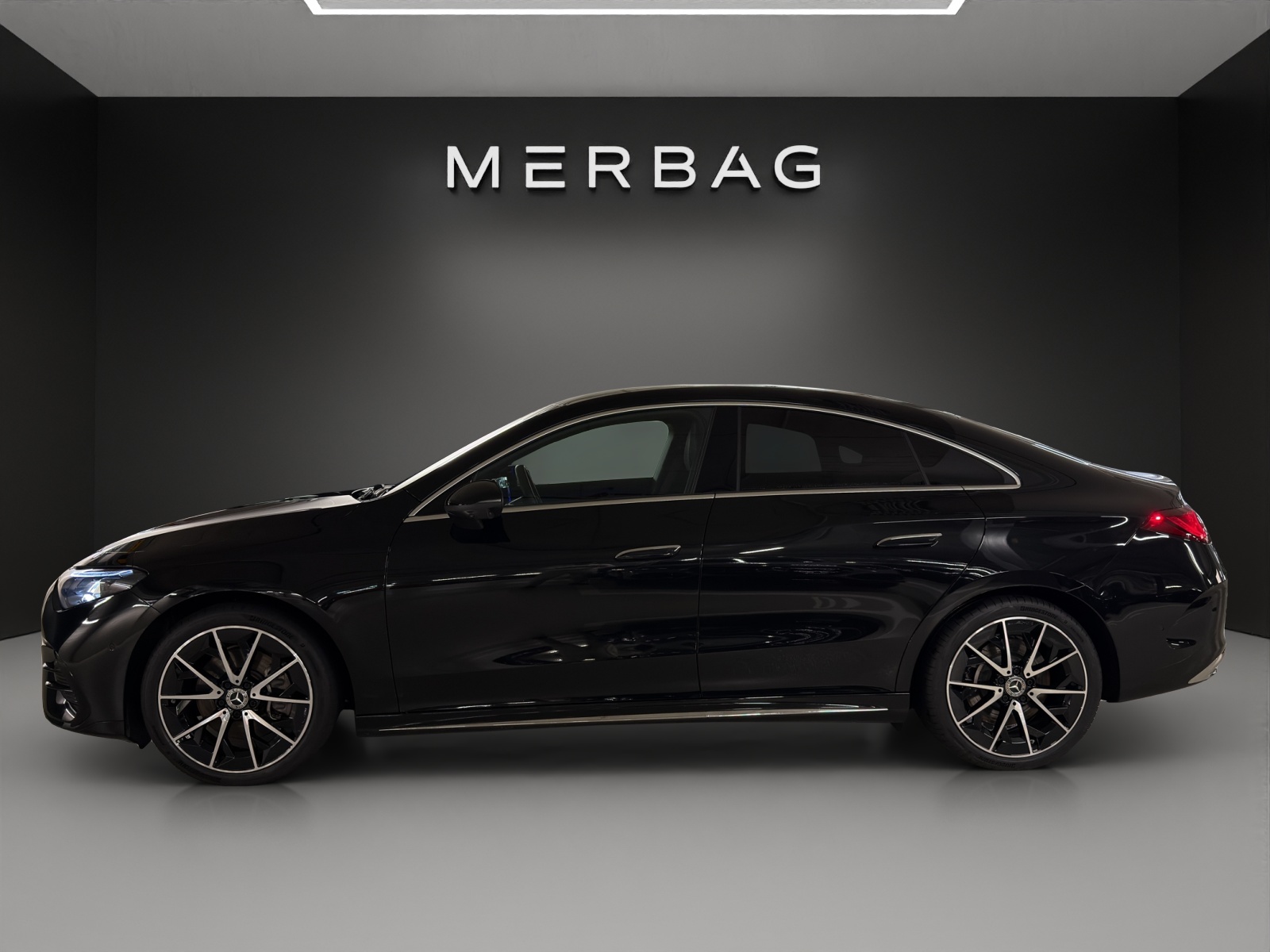 MERCEDES-BENZ CLA 350 4 Matic 85 kWh EQ-image-4