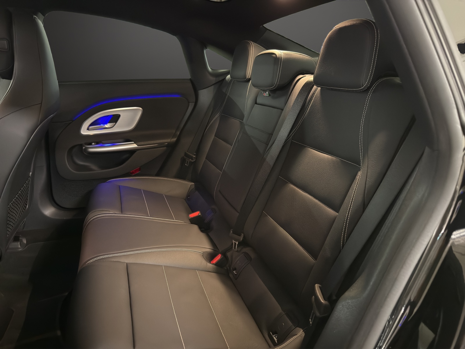 MERCEDES-BENZ CLA 350 4 Matic 85 kWh EQ-image-14