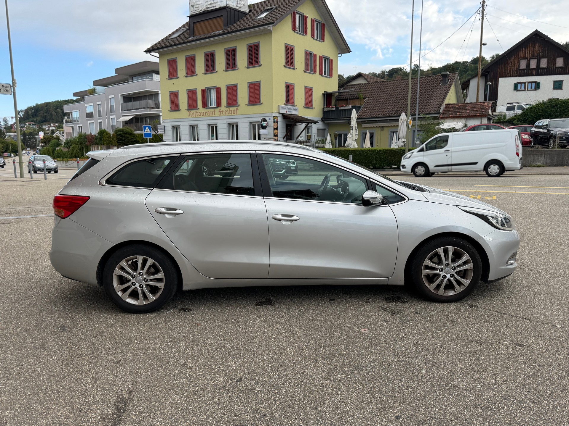 KIA Cee'd Sportswagon 1.6 GDi Trend-image-3