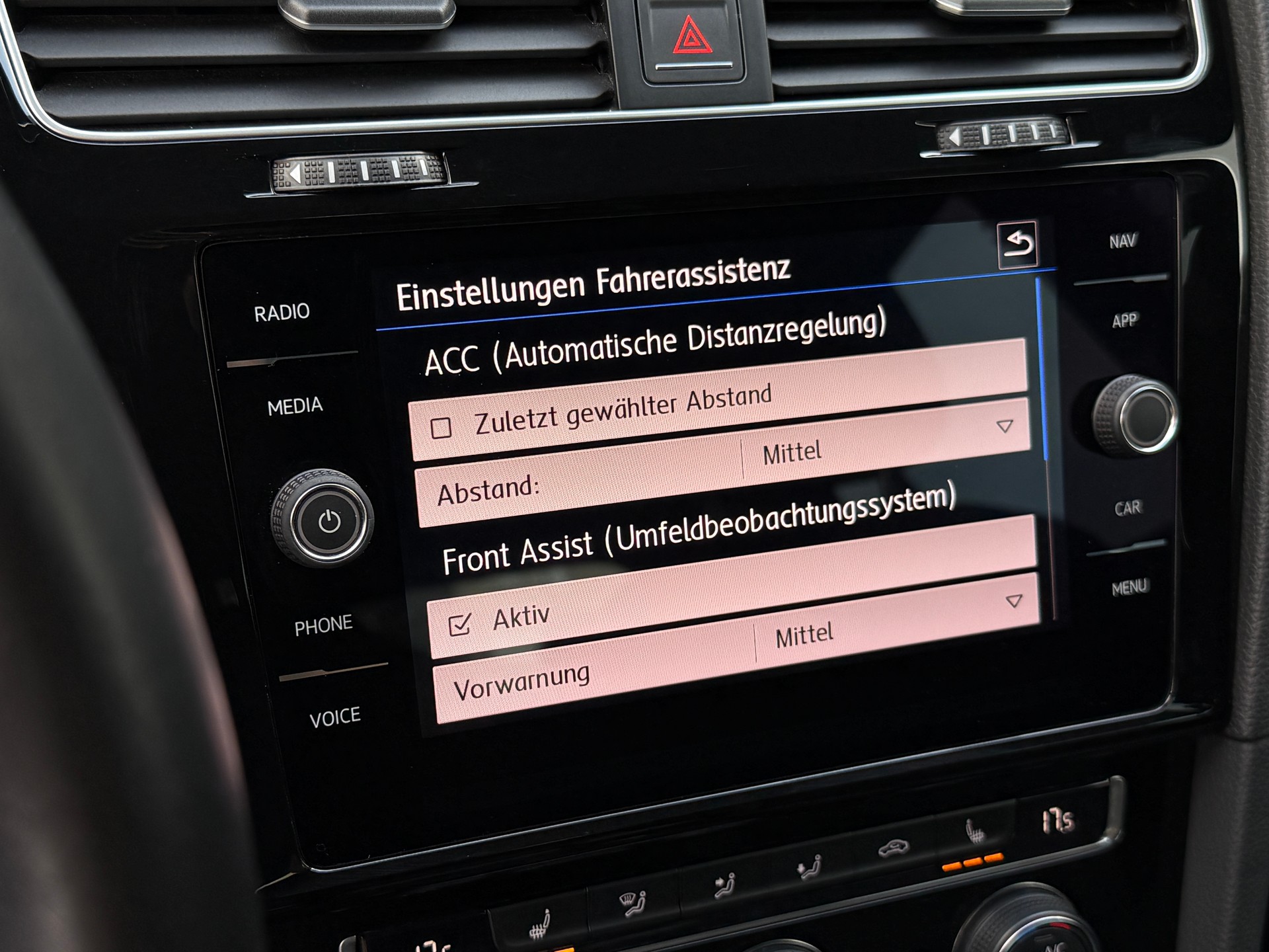 VW Golf 2.0 TSI R 4Motion / Face Lift - Digital-Cockpit / Frisch ab MFK-image-27