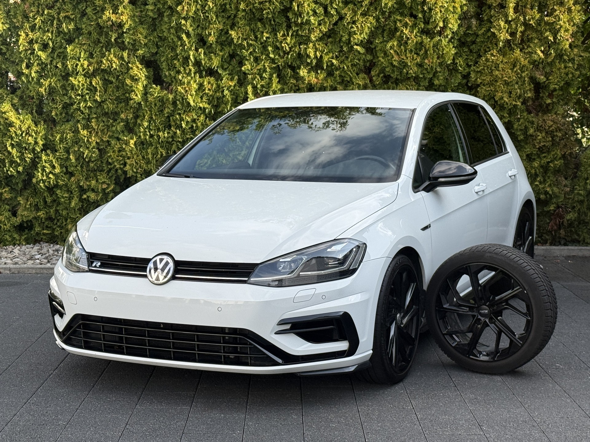 VW Golf 2.0 TSI R 4Motion / Face Lift - Digital-Cockpit / Frisch ab MFK-image-2
