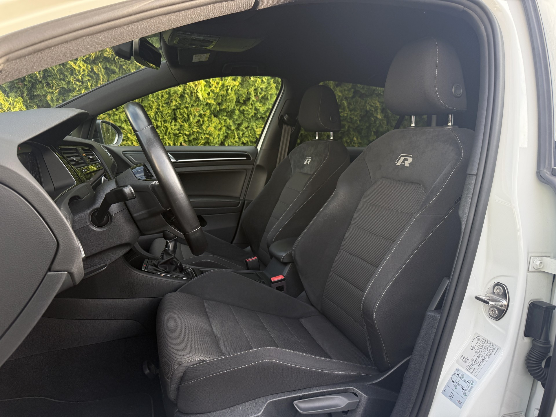 VW Golf 2.0 TSI R 4Motion / Face Lift - Digital-Cockpit / Frisch ab MFK-image-18