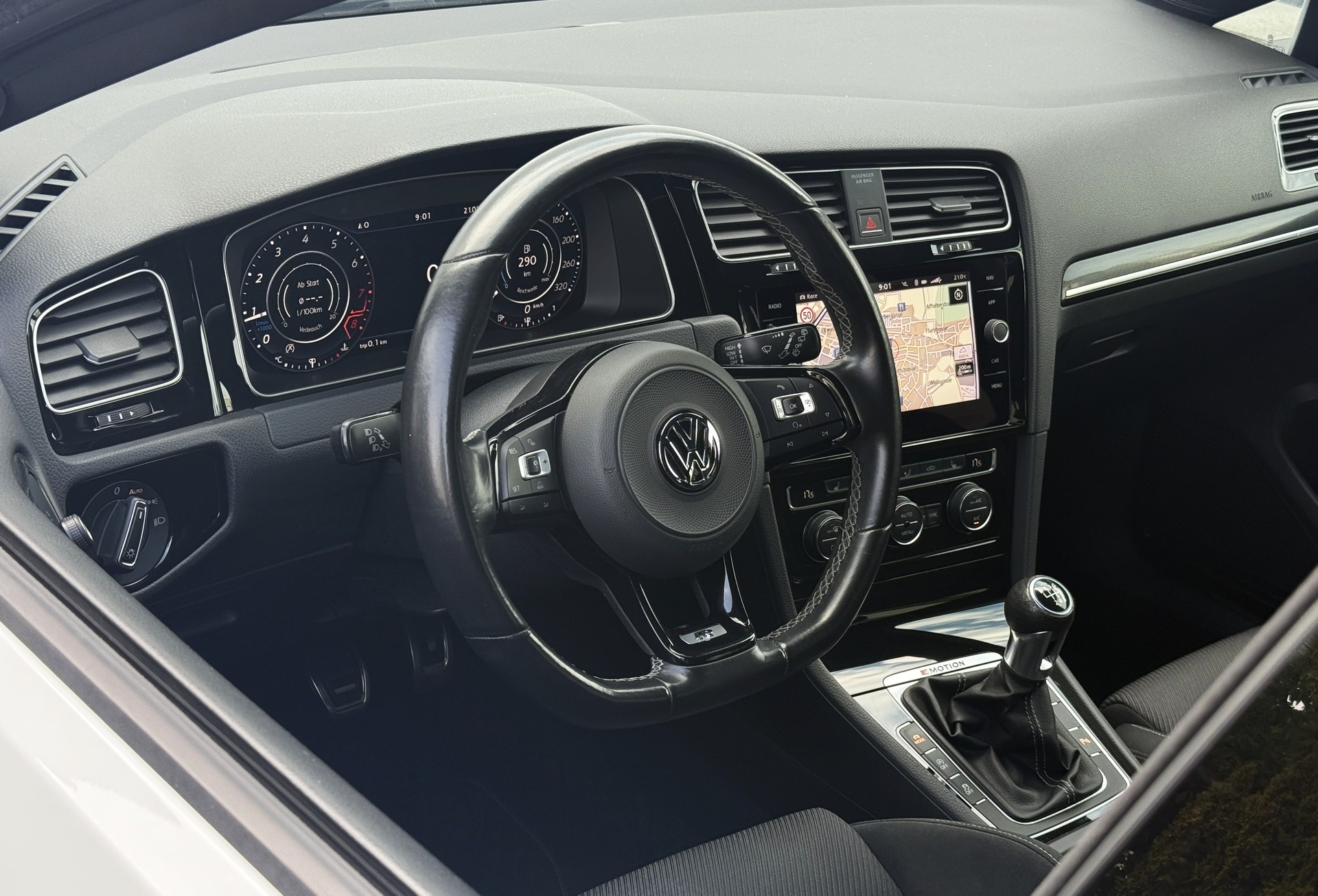 VW Golf 2.0 TSI R 4Motion / Face Lift - Digital-Cockpit / Frisch ab MFK-image-16