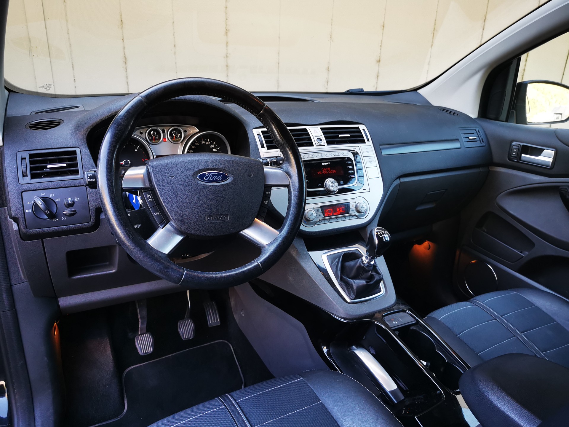 FORD Kuga 2.0 TDCi Carving 4WD-image-6