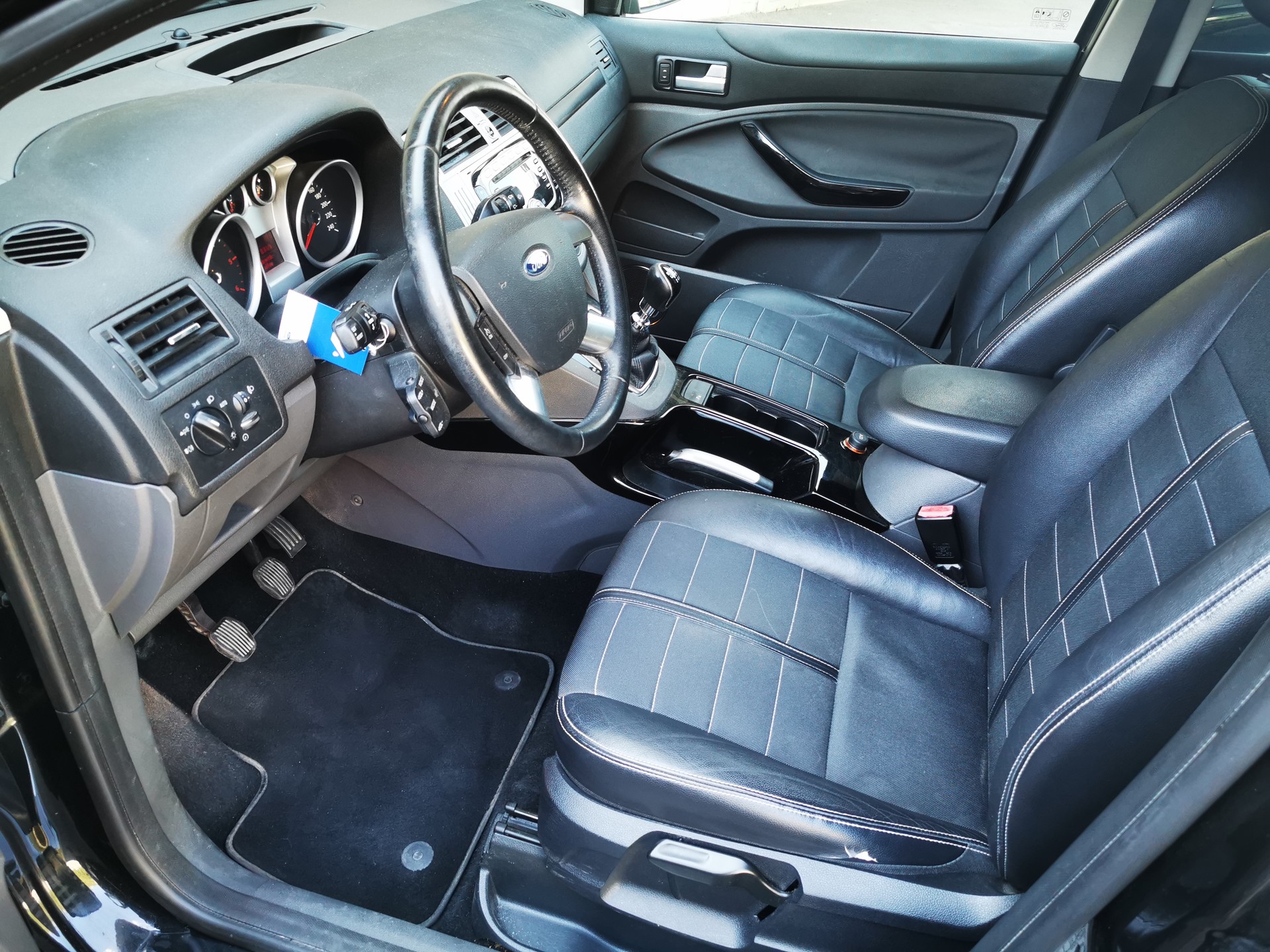 FORD Kuga 2.0 TDCi Carving 4WD-image-10