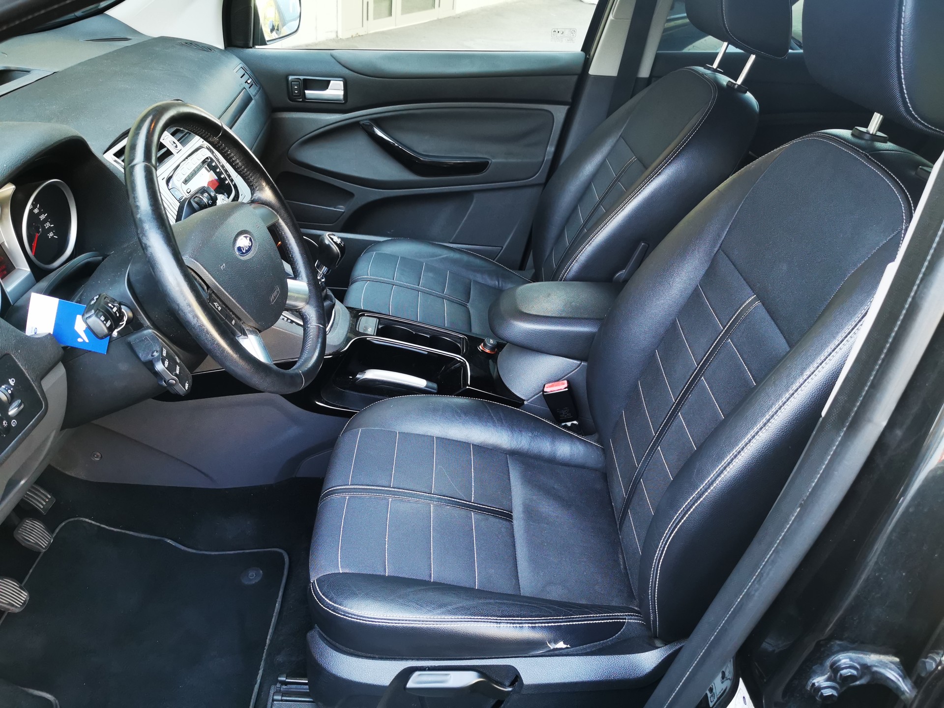 FORD Kuga 2.0 TDCi Carving 4WD-image-9