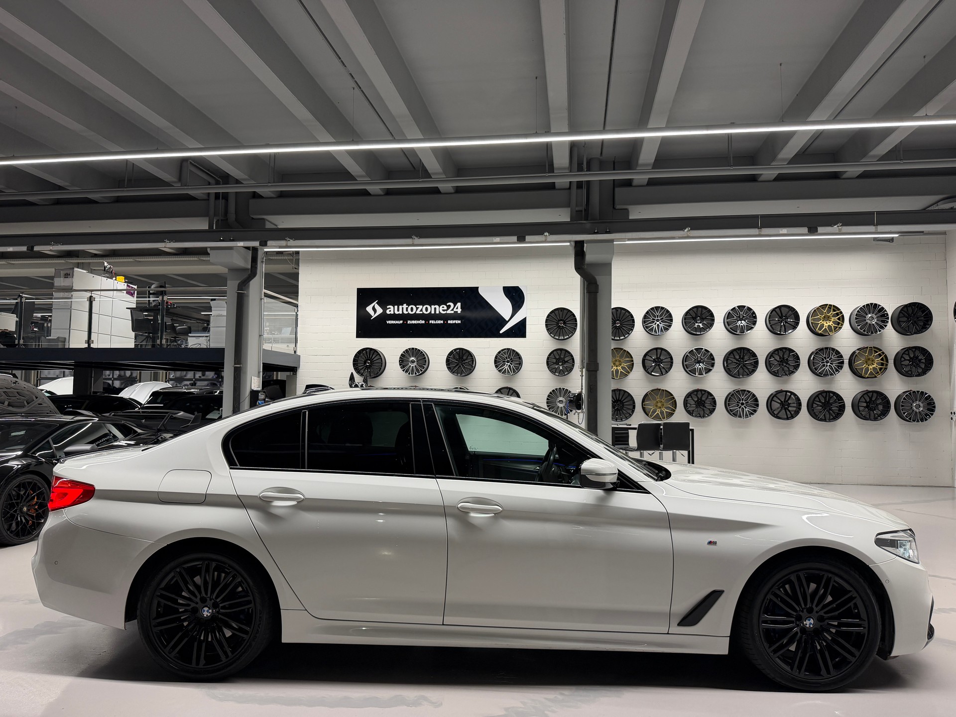 BMW 530d xDrive SAG *M-Sport*Driving Assistant Plus*AHK*Frisch ab MFK*Garantie*-image-4