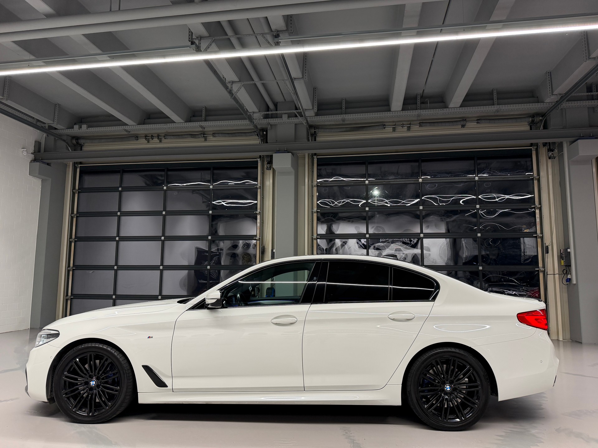 BMW 530d xDrive SAG *M-Sport*Driving Assistant Plus*AHK*Frisch ab MFK*Garantie*-image-9