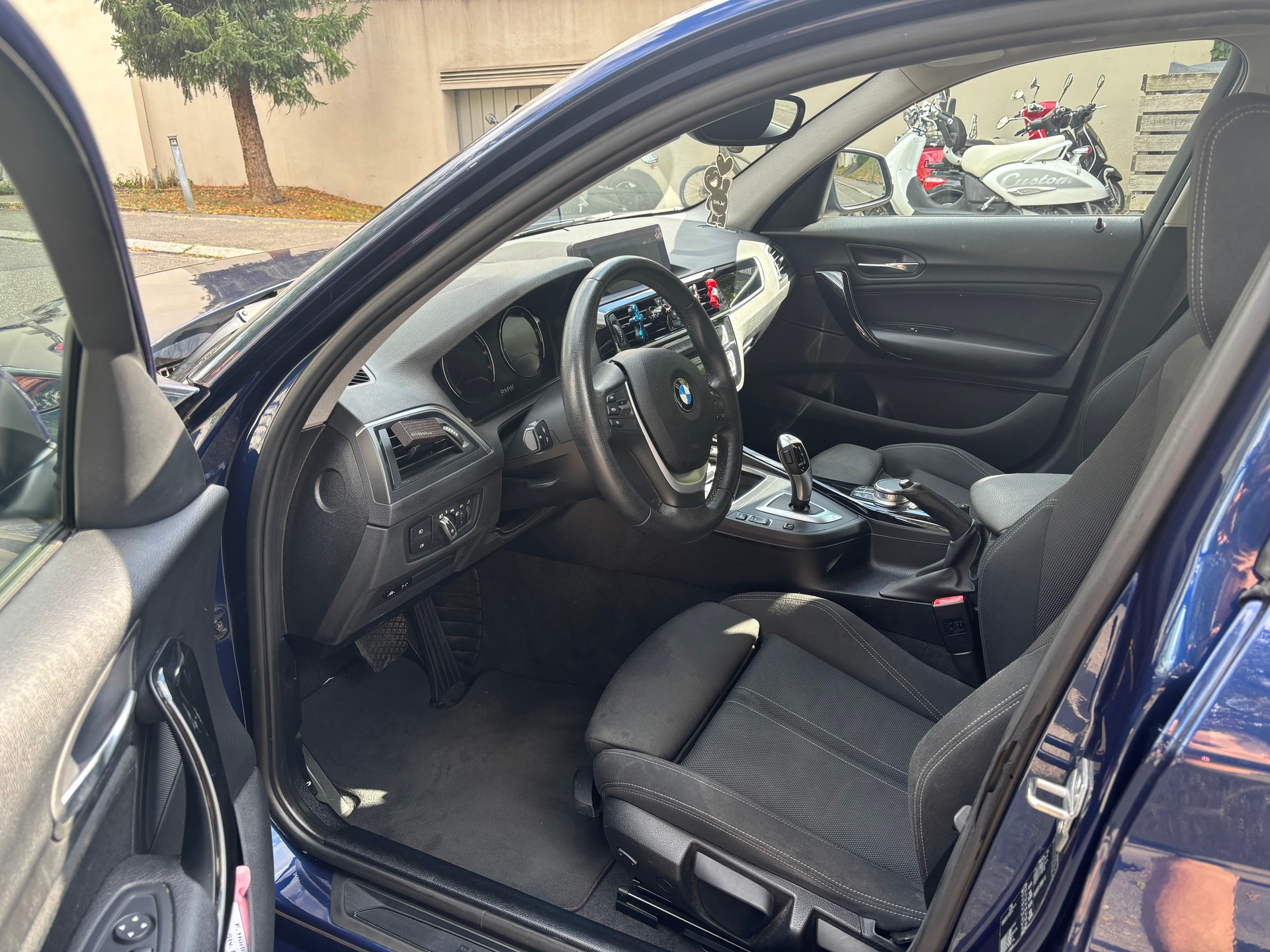 BMW 118i-image-5