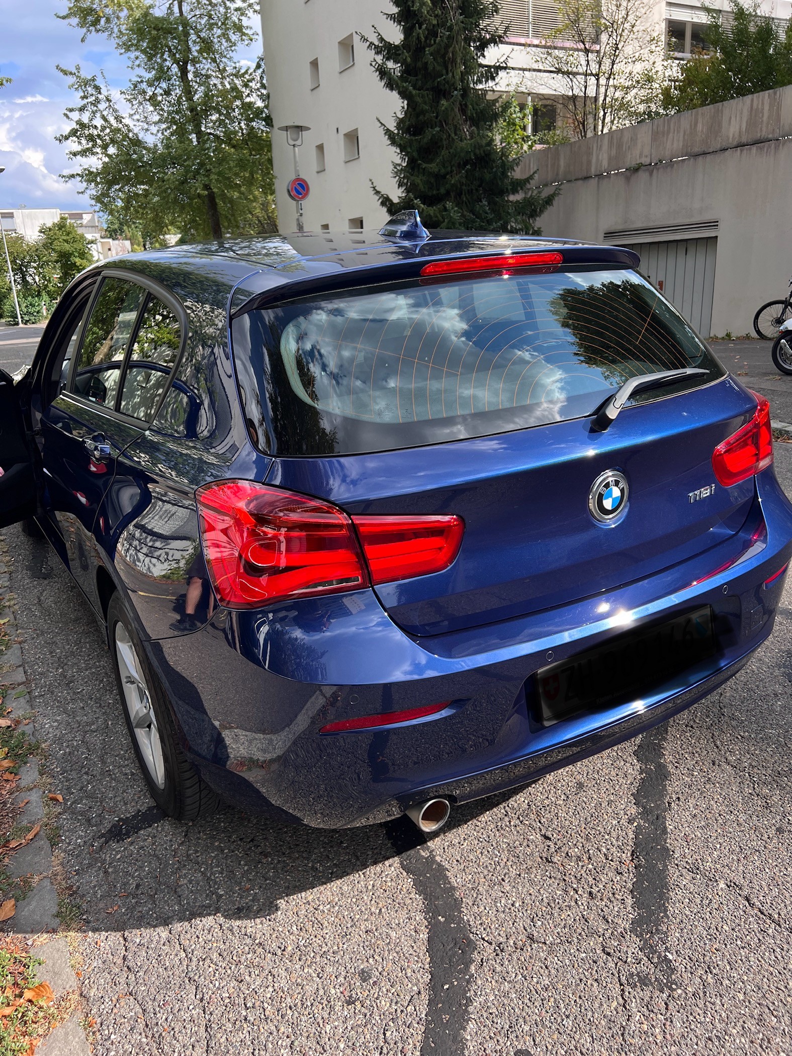 BMW 118i-image-4