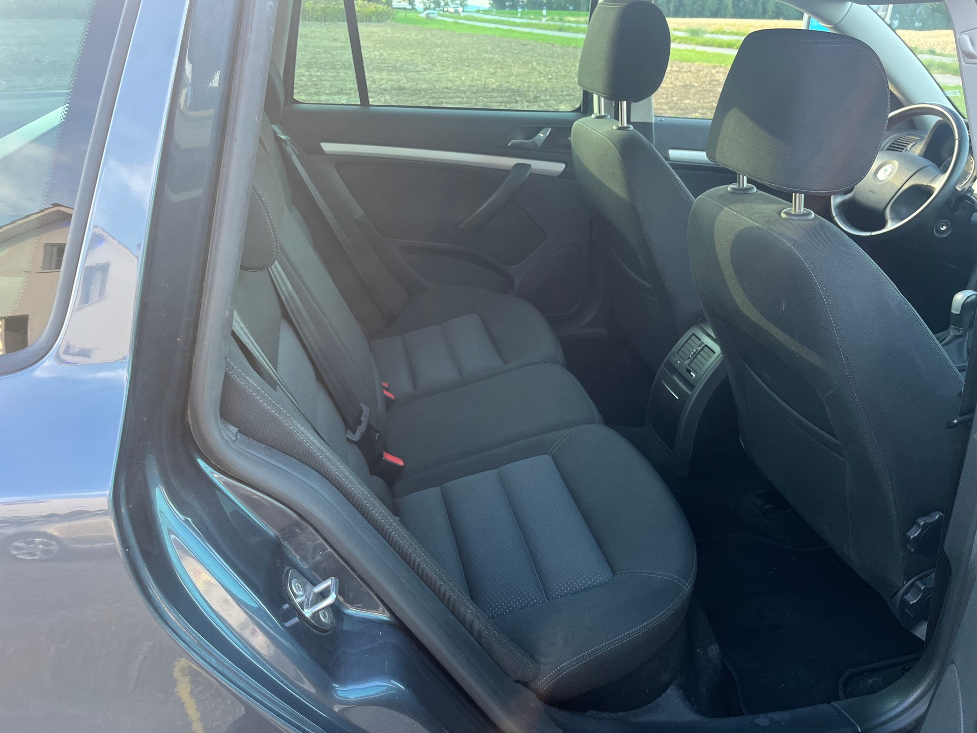 SKODA Octavia 2.0 FSI Swiss Adventure 4x4-image-7