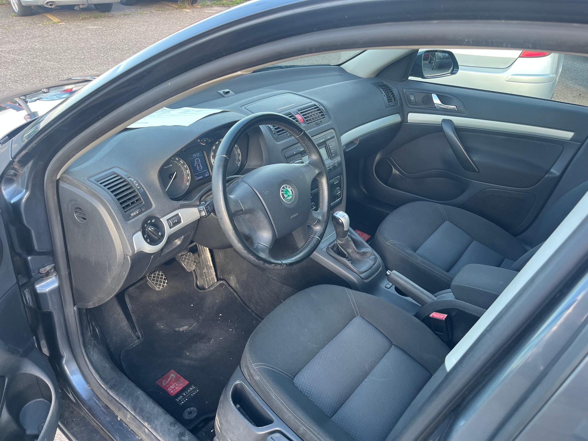 SKODA Octavia 2.0 FSI Swiss Adventure 4x4-image-9