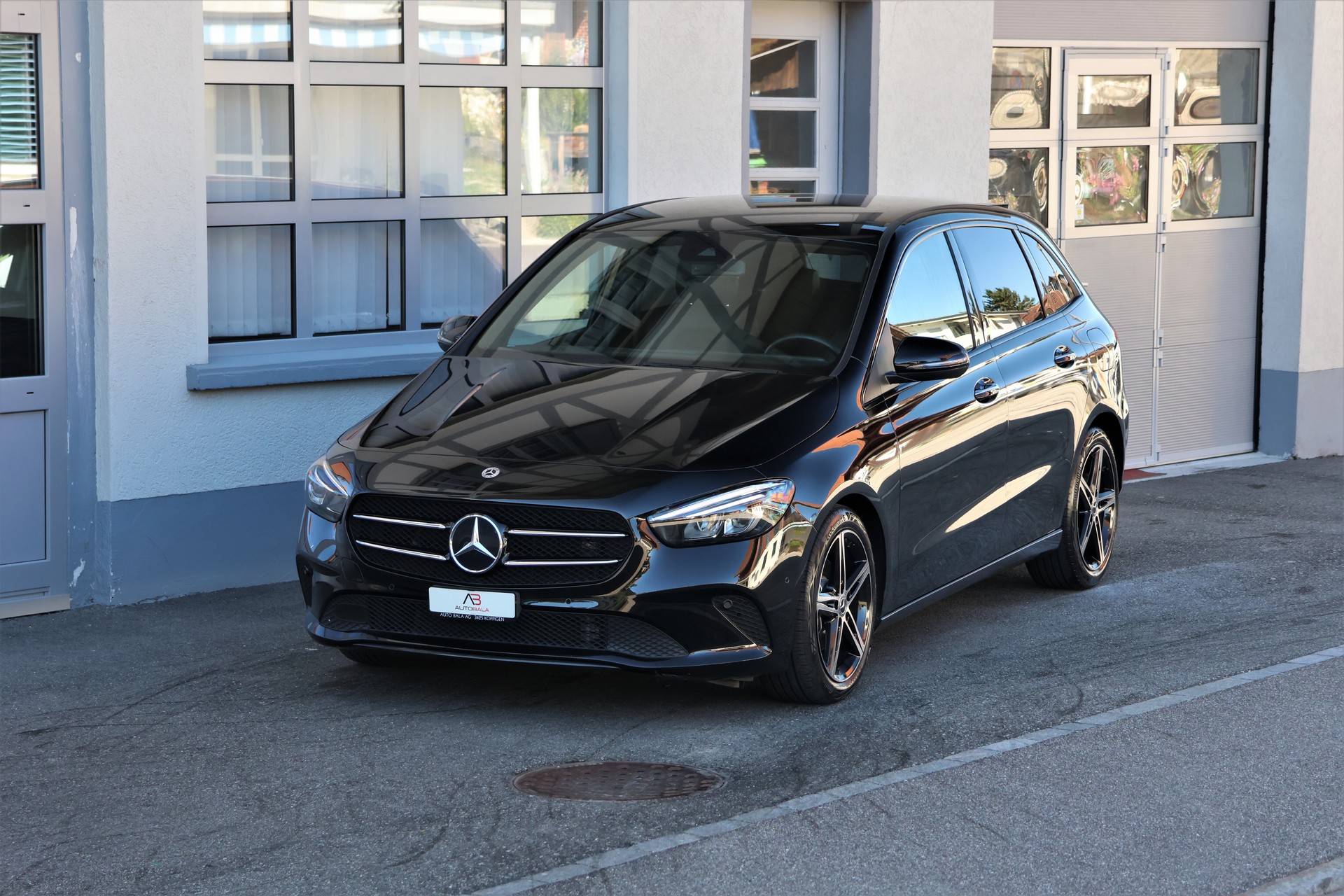 MERCEDES-BENZ B 200 Progressive Night Star 7G-DCT (CH)