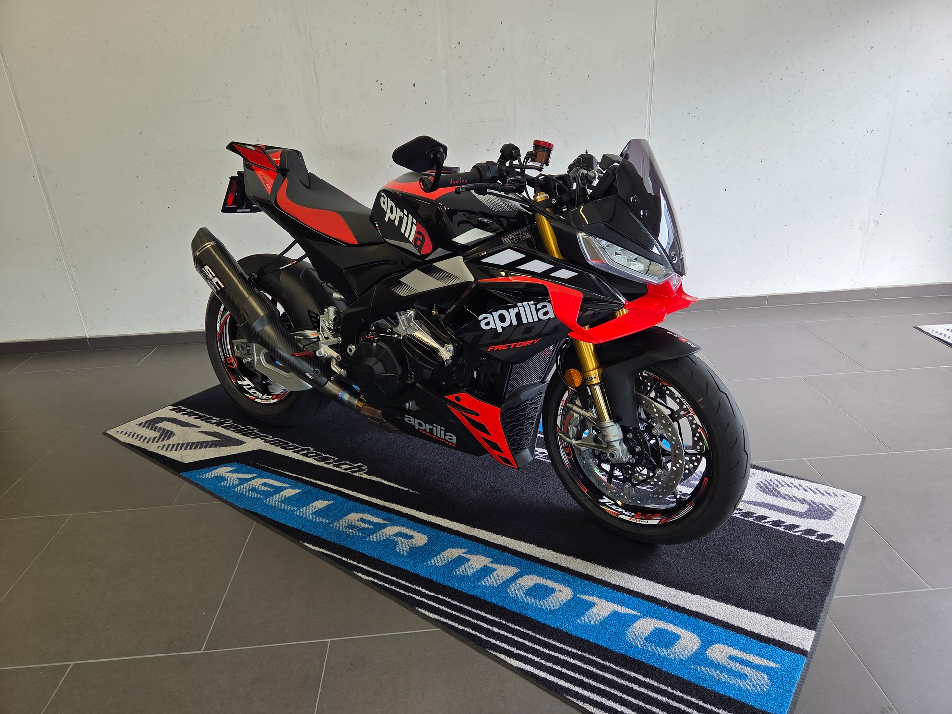 APRILIA Tuono V4 1100 E5+ Factory-showroom-element-2