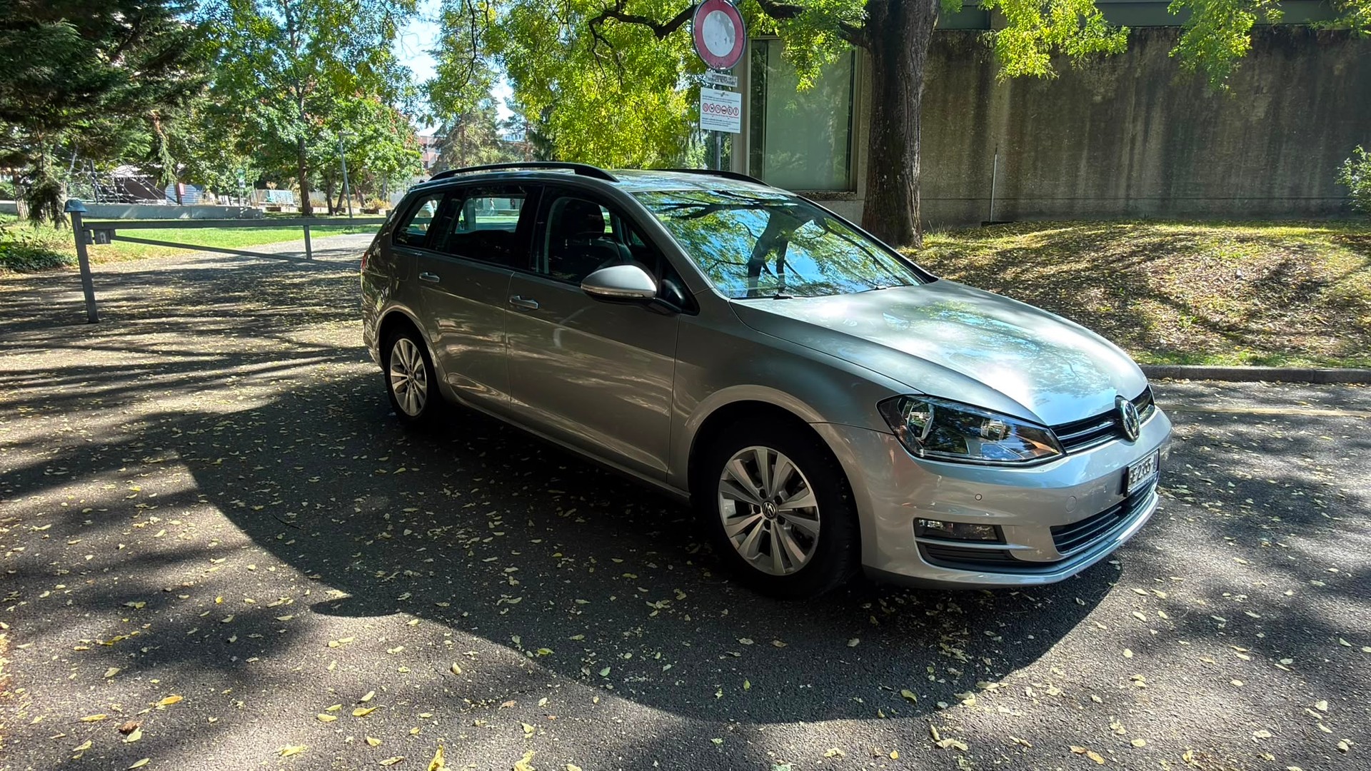 VW Golf Variant 1.4 TSI Comfortline DSG-image-2