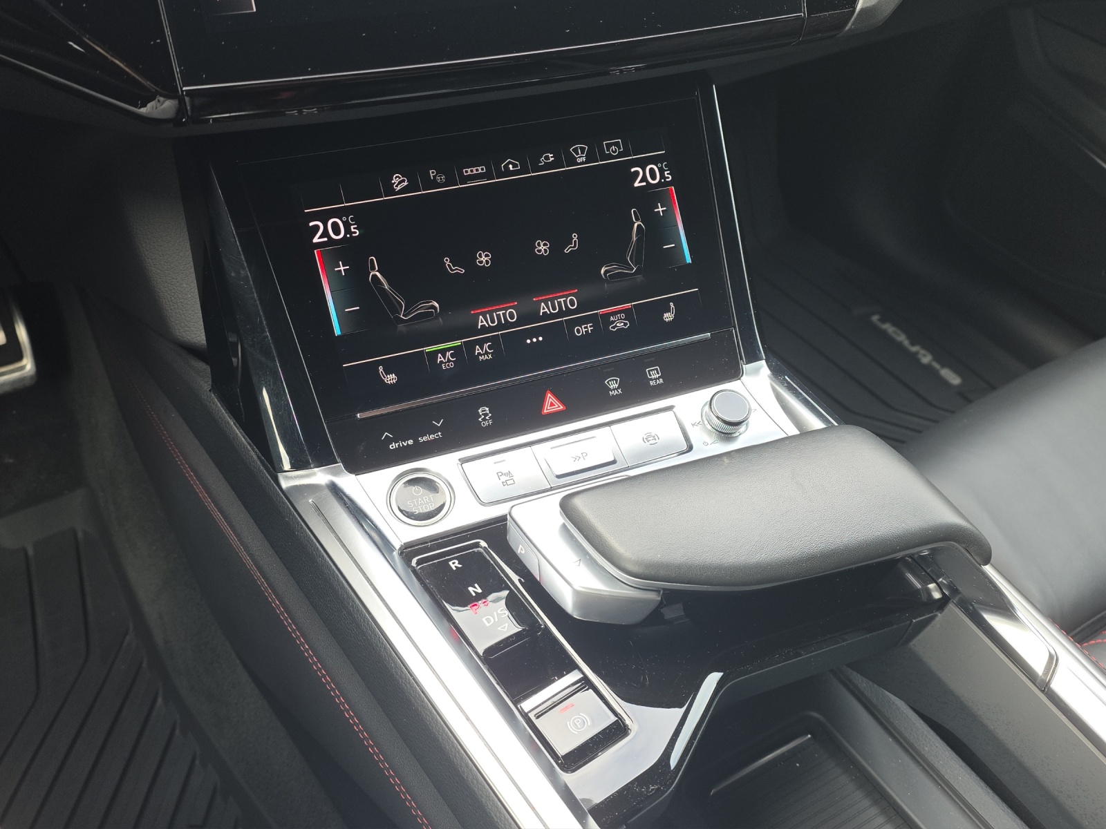 AUDI Q8 Sportback 55 e-tron Black Edition quattro-image-9