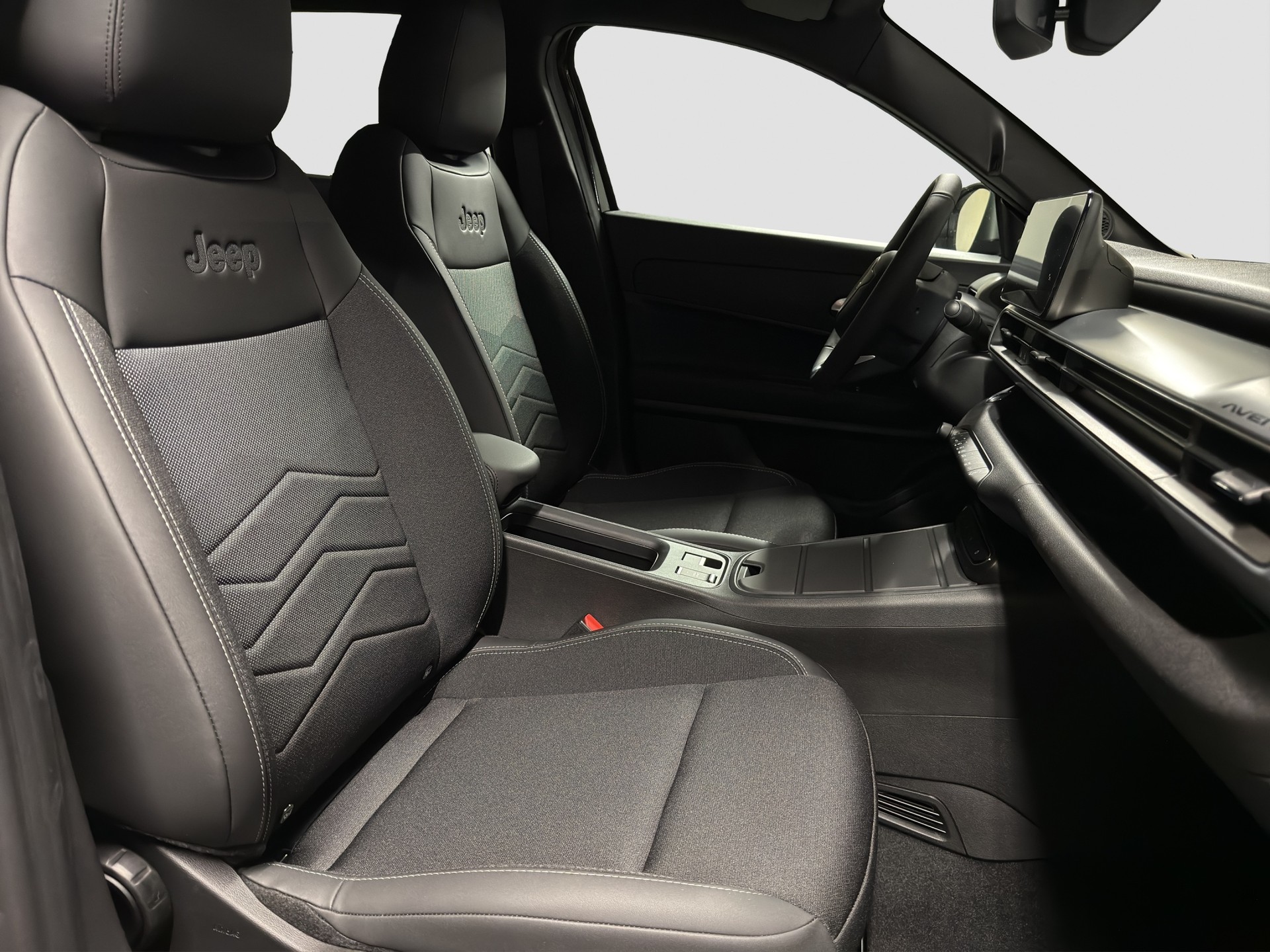JEEP Avenger 1.2 MHEV Black Edition-image-9