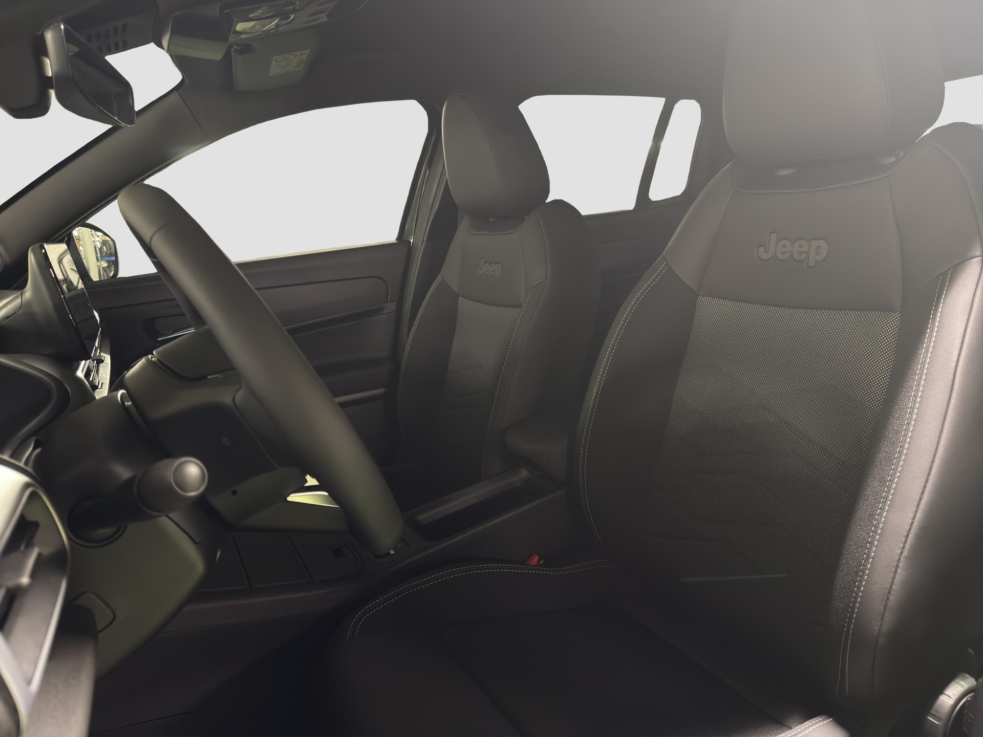 JEEP Avenger 1.2 MHEV Black Edition-image-8