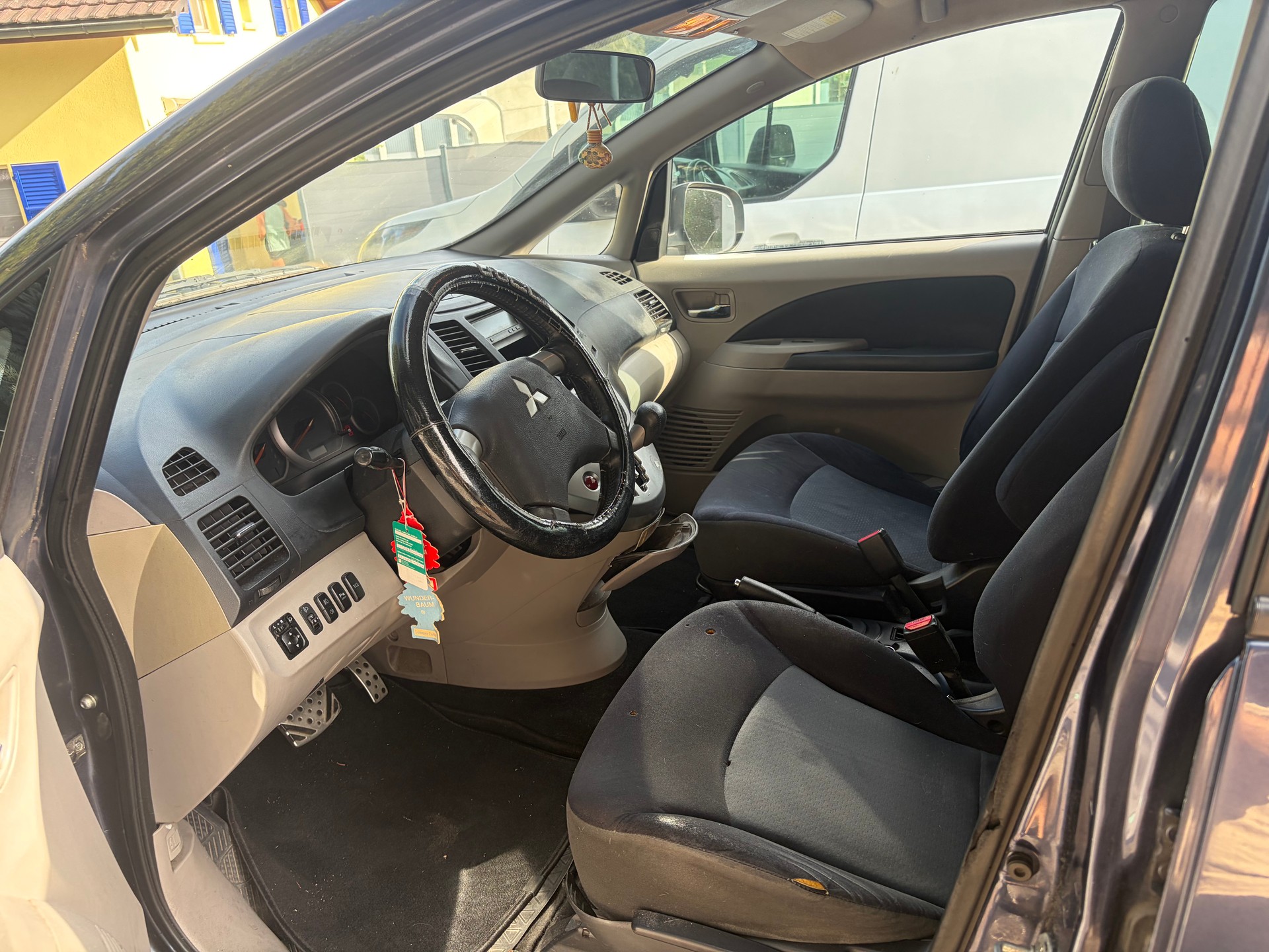 MITSUBISHI Grandis 2.4 16V Motion Automatic-image-5