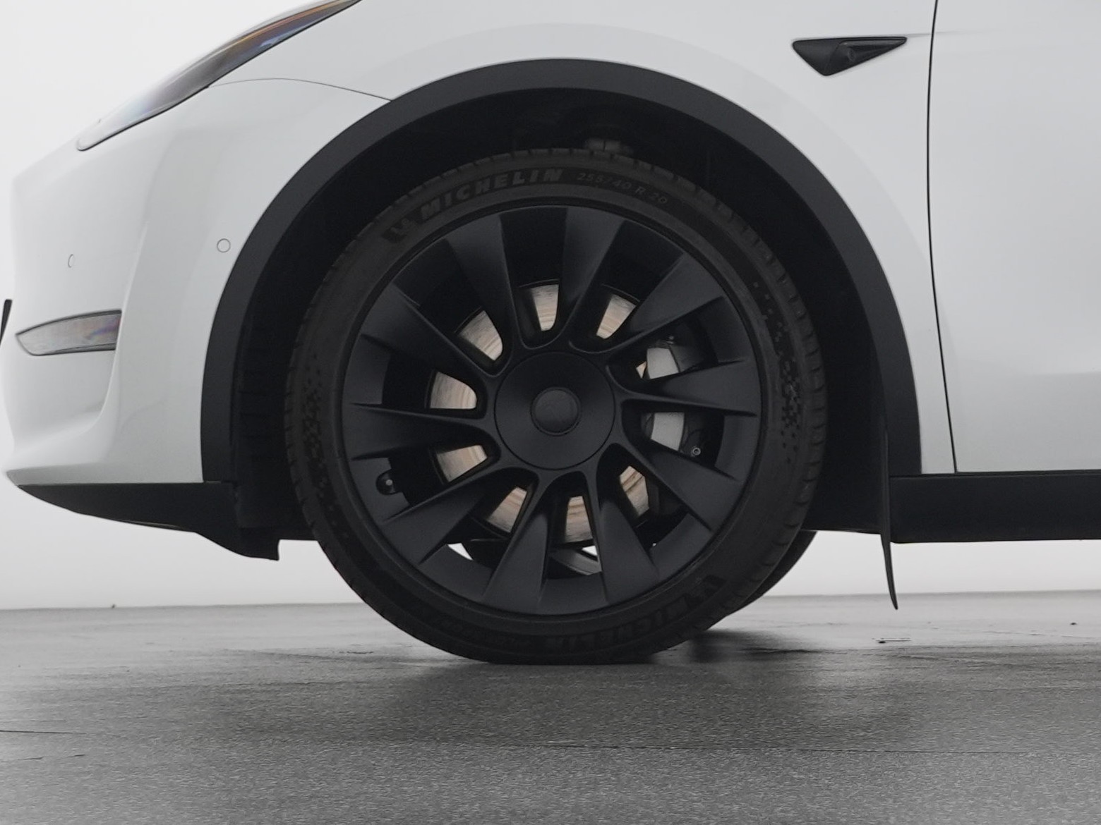 TESLA Model Y Long Range-image-2