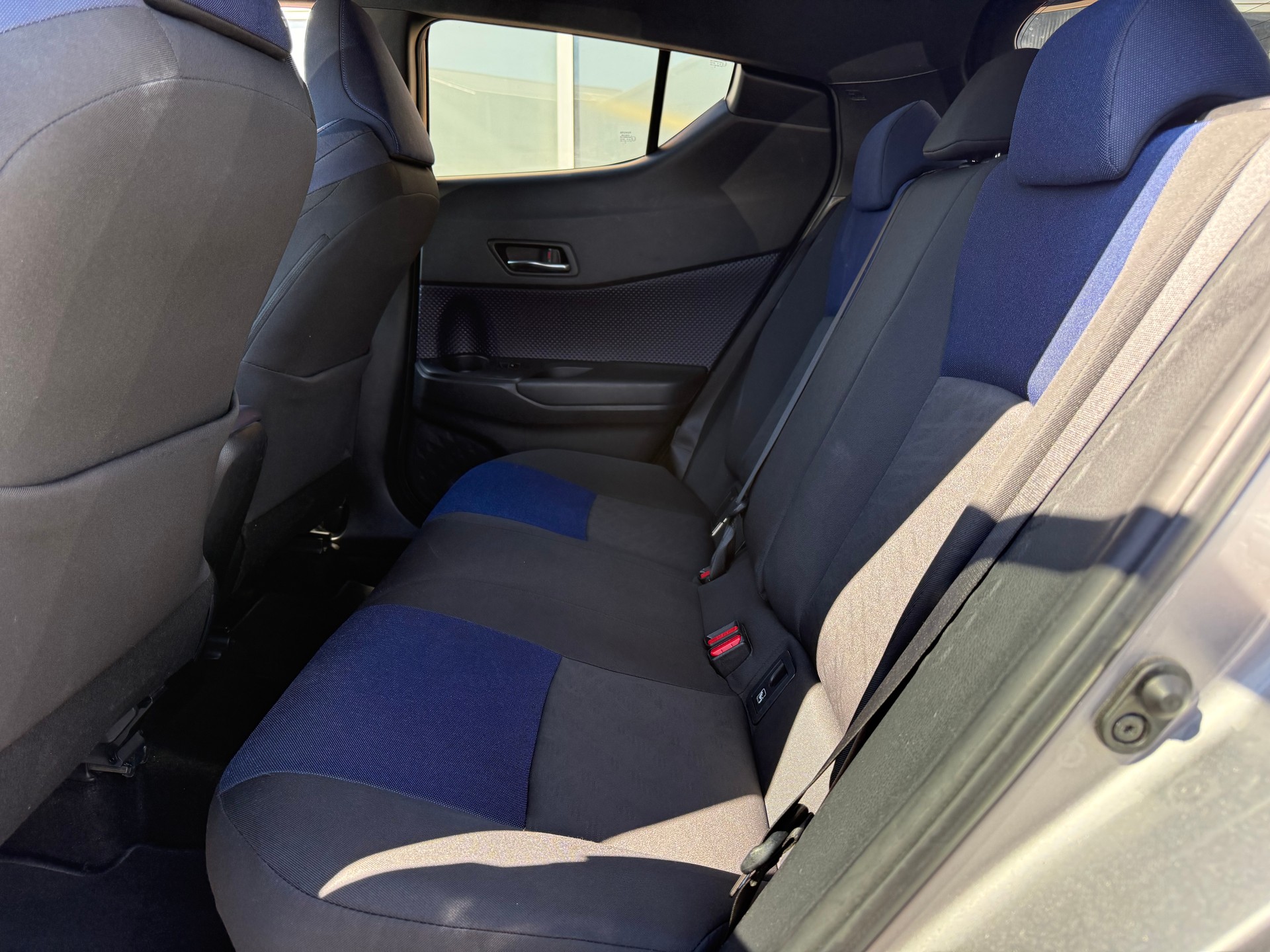 TOYOTA C-HR 1.8 HSD Style CVT-image-9