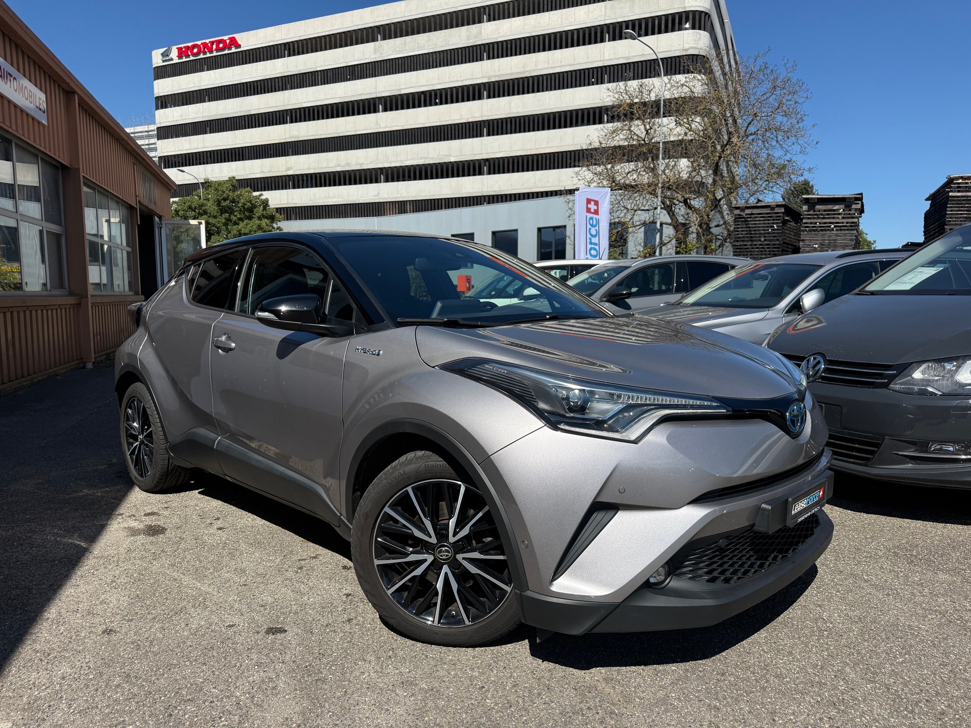 TOYOTA C-HR 1.8 HSD Style CVT-image-1