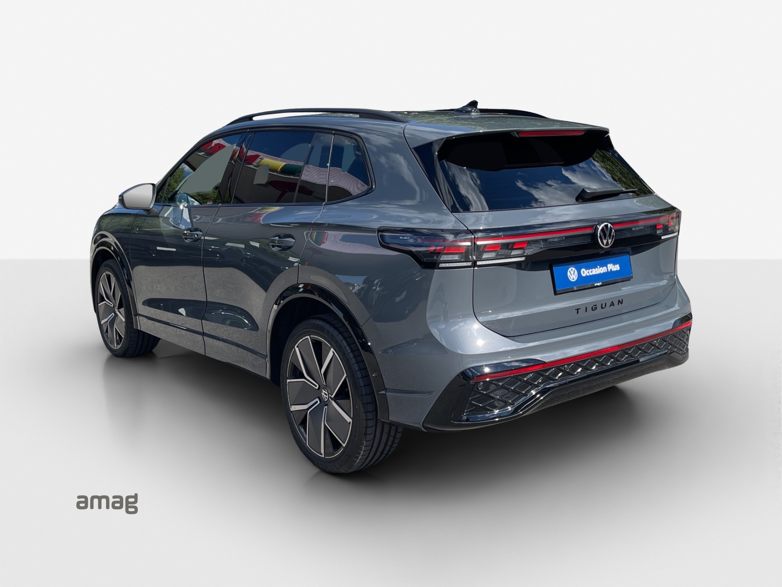 VW Tiguan 2.0 TSI DSG R-Line 4Motion-image-2