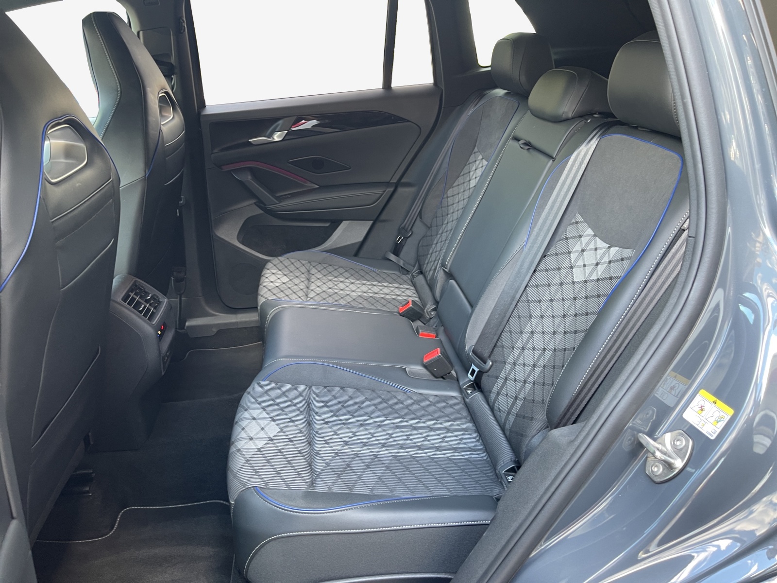 VW Tiguan 2.0 TSI DSG R-Line 4Motion-image-11