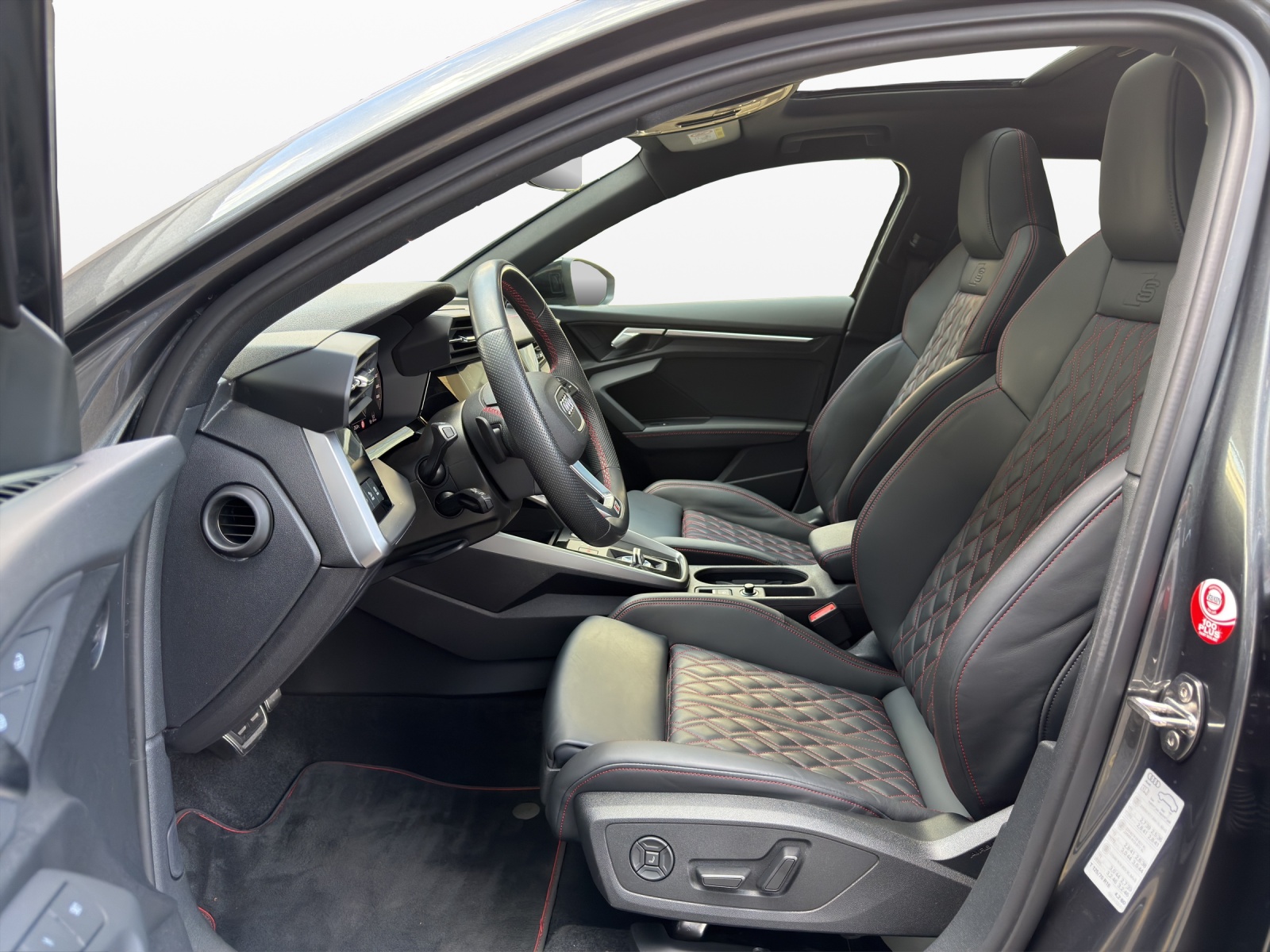 AUDI S3 Sportback 2.0 TFSI quattro S-tronic-image-8