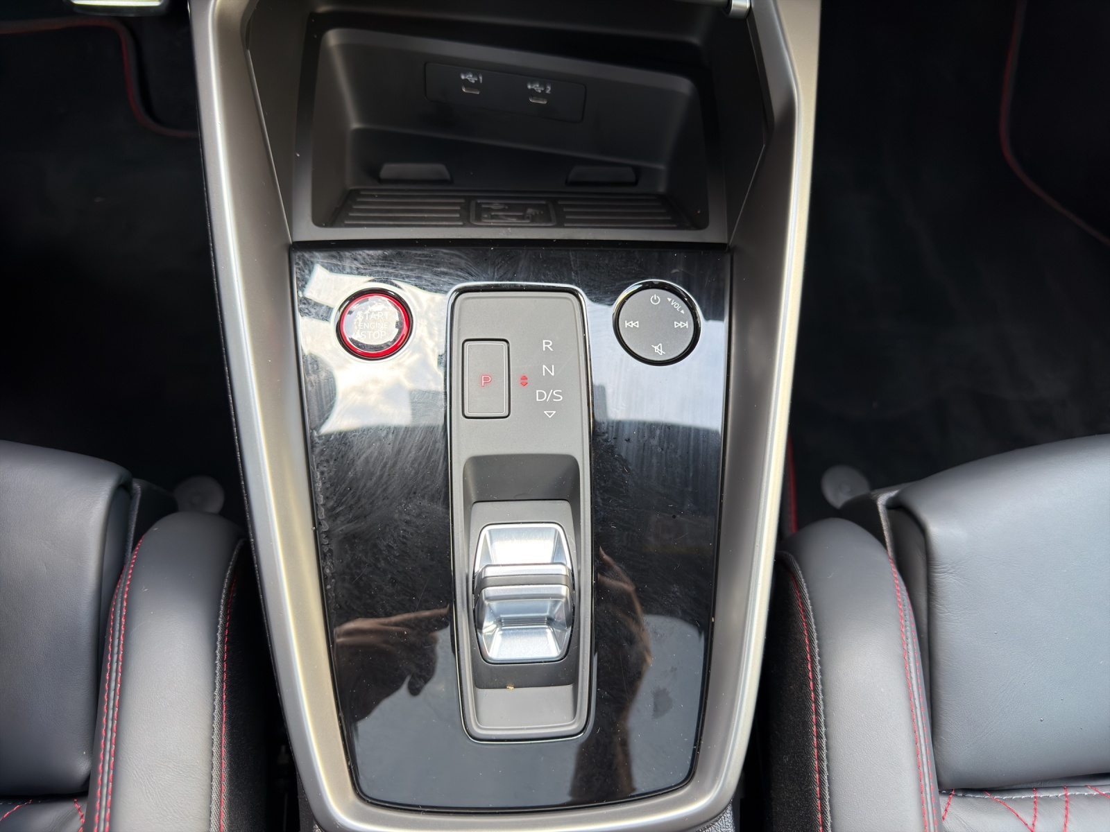 AUDI S3 Sportback 2.0 TFSI quattro S-tronic-image-23
