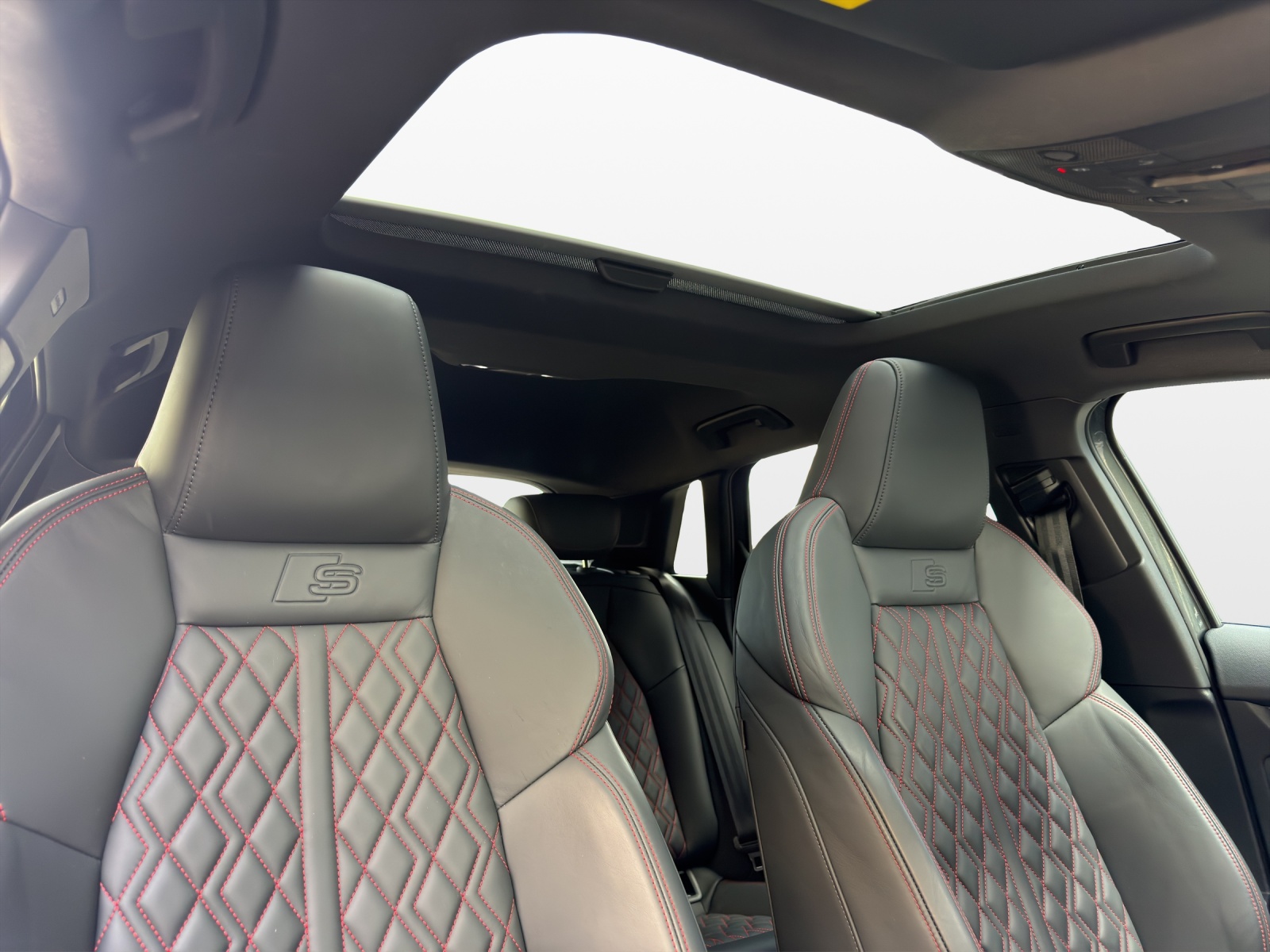 AUDI S3 Sportback 2.0 TFSI quattro S-tronic-image-15