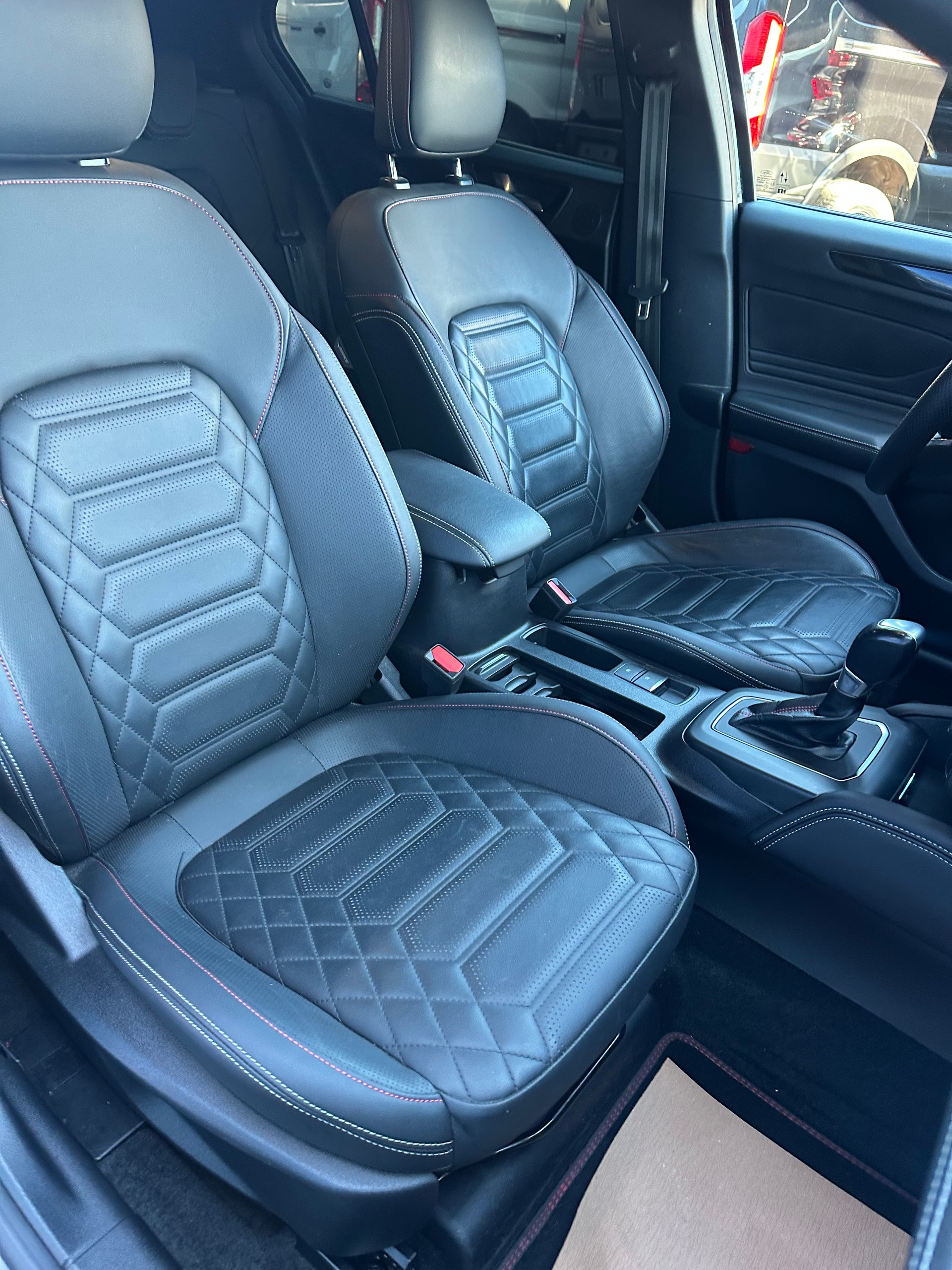 FORD Focus 1.0i EcoB Hybrid 155 ST-Line Vignale-image-14
