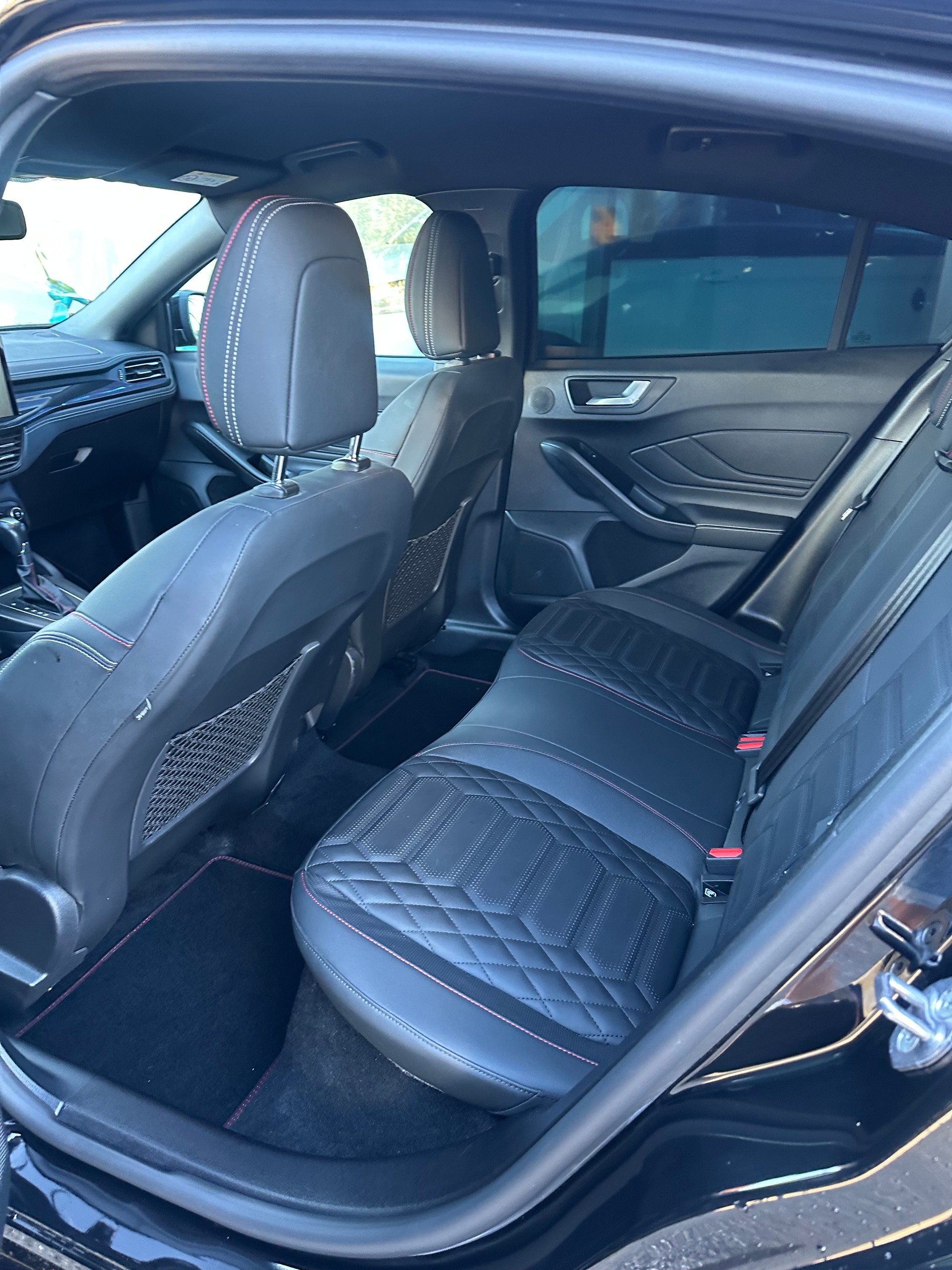 FORD Focus 1.0i EcoB Hybrid 155 ST-Line Vignale-image-11