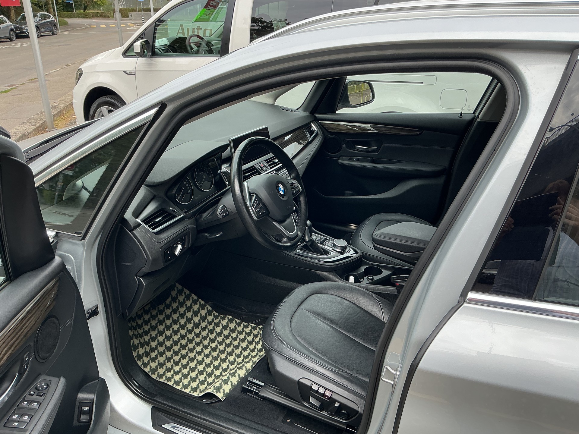 BMW 225i xDrive Active Tourer Luxury Line Steptronic-image-14