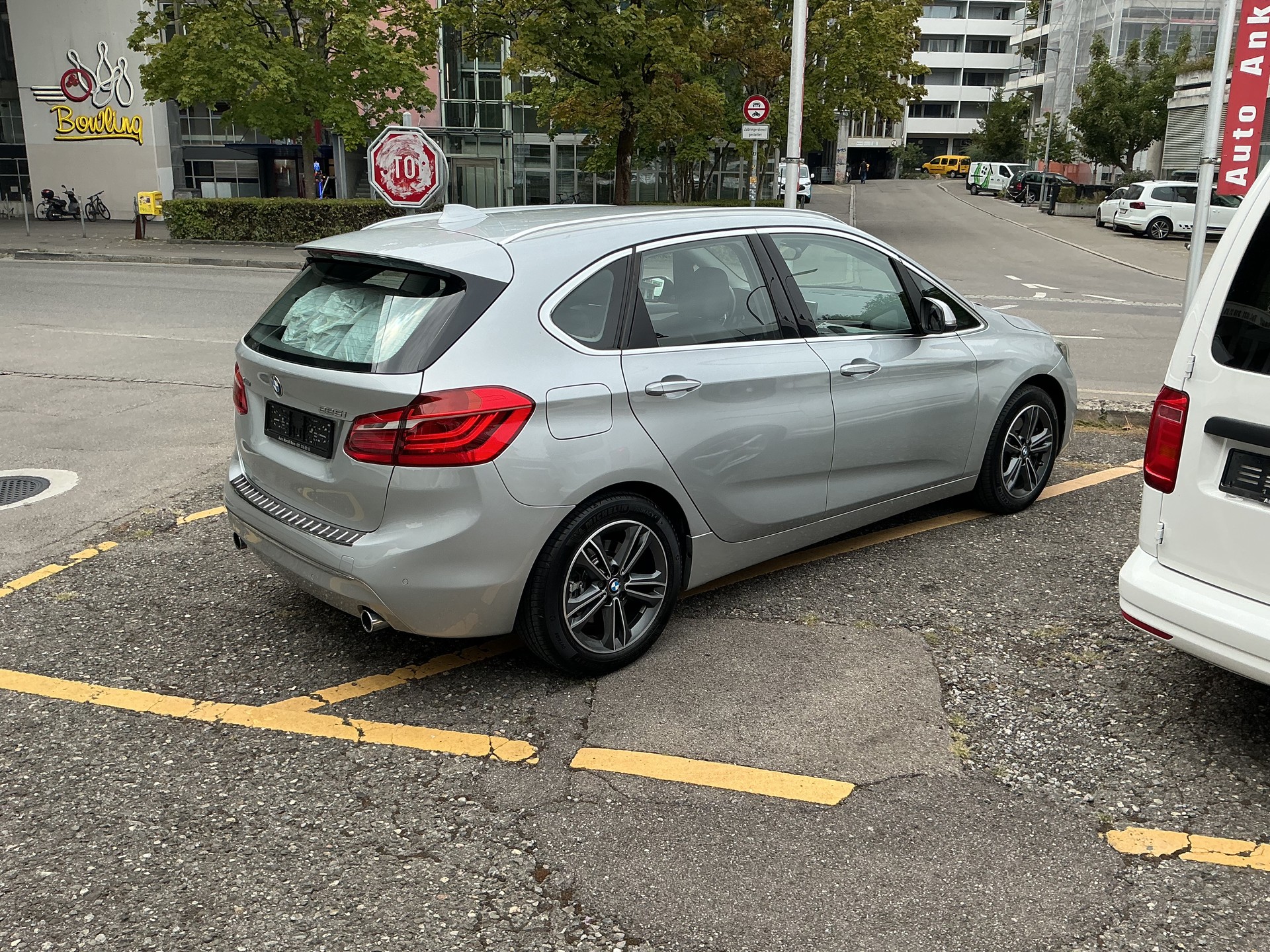 BMW 225i xDrive Active Tourer Luxury Line Steptronic-image-3