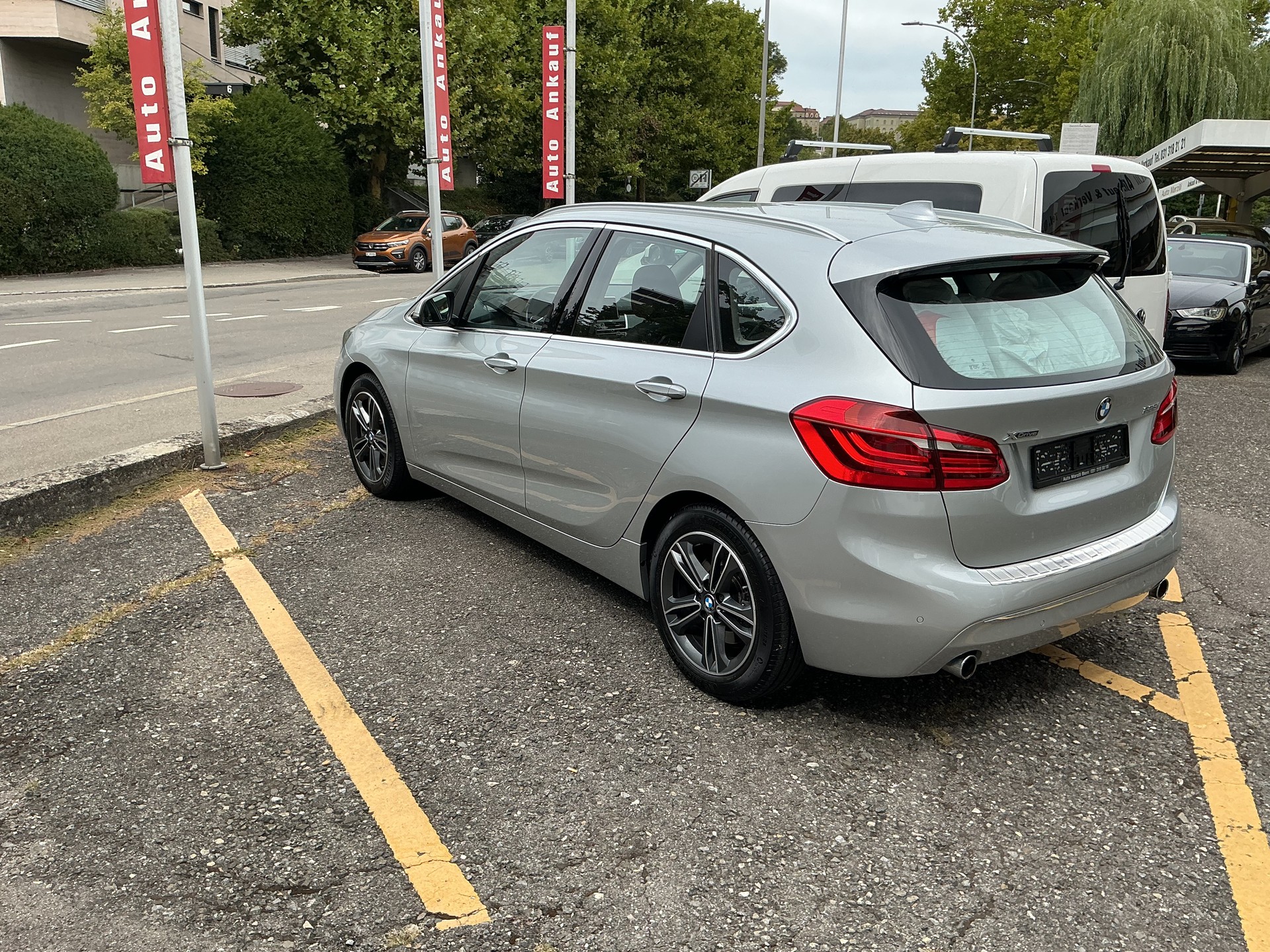 BMW 225i xDrive Active Tourer Luxury Line Steptronic-image-1