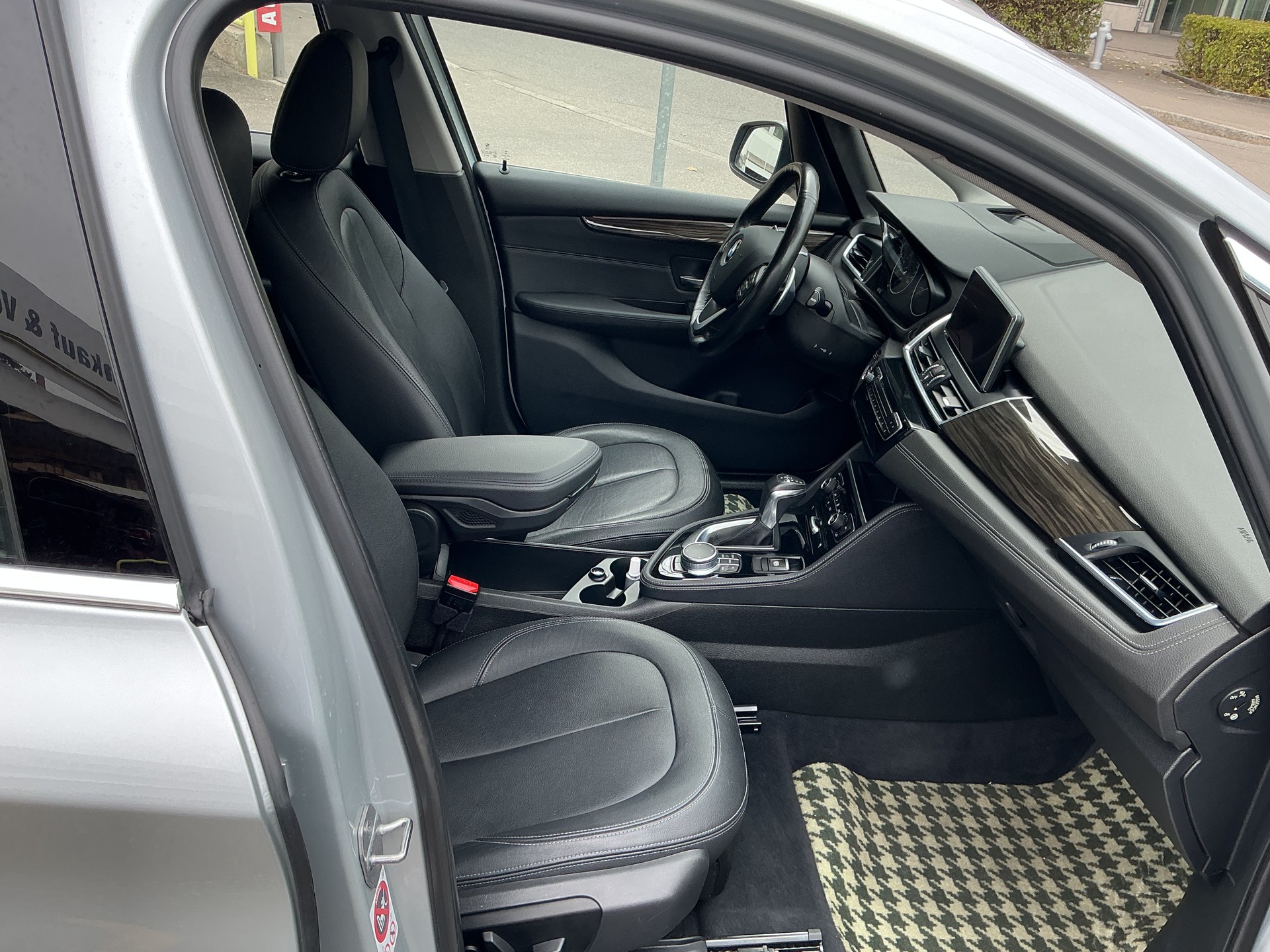 BMW 225i xDrive Active Tourer Luxury Line Steptronic-image-8