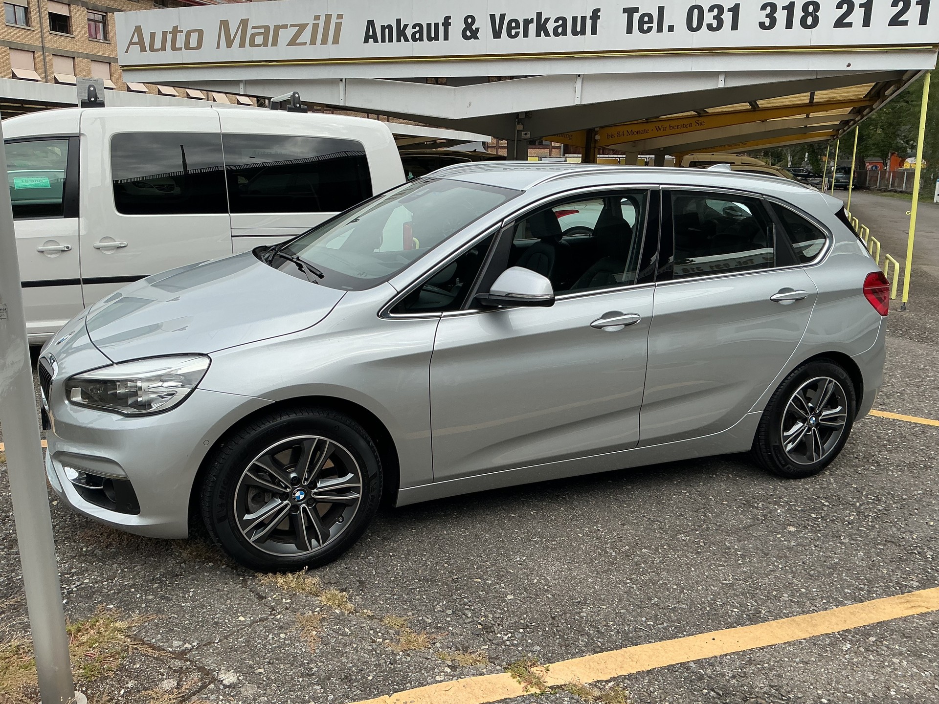 BMW 225i xDrive Active Tourer Luxury Line Steptronic-image-2